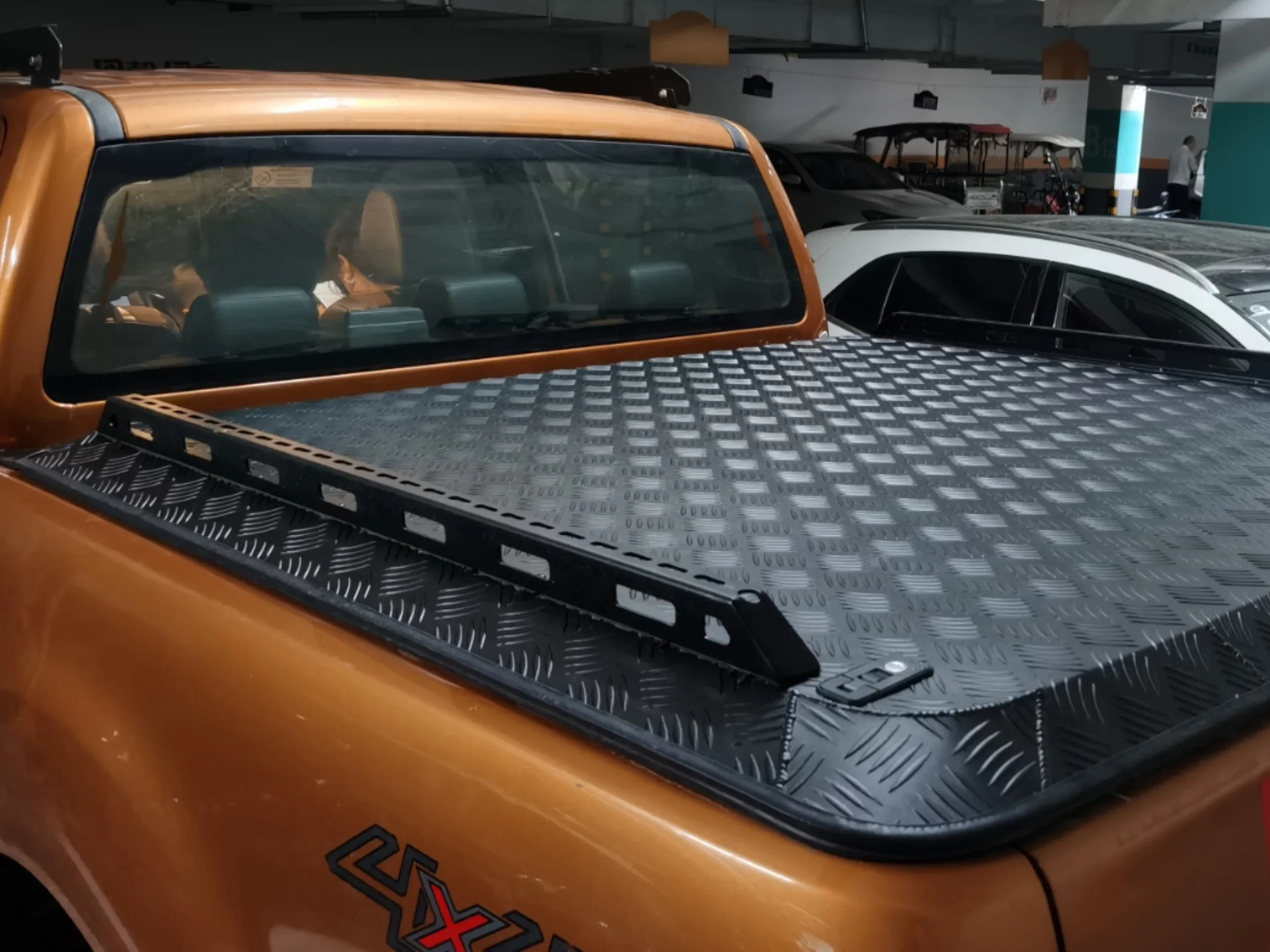 Aluminum Roller Shutter Rear Tonneau Cover Hard Lid for NP300 Vigo Revo Amarok Pickup Coverage