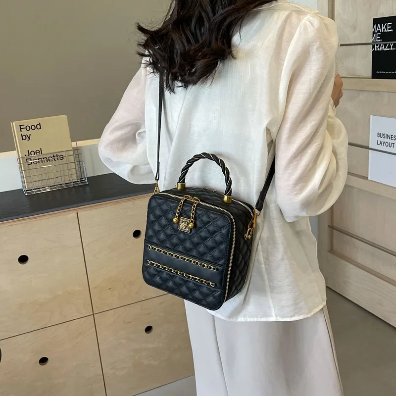 

2025 New Season Light Luxury Crossbody Bag for Women Diamond Pattern Embroidery & Compact Square Pouch Ideal for Casual Chic