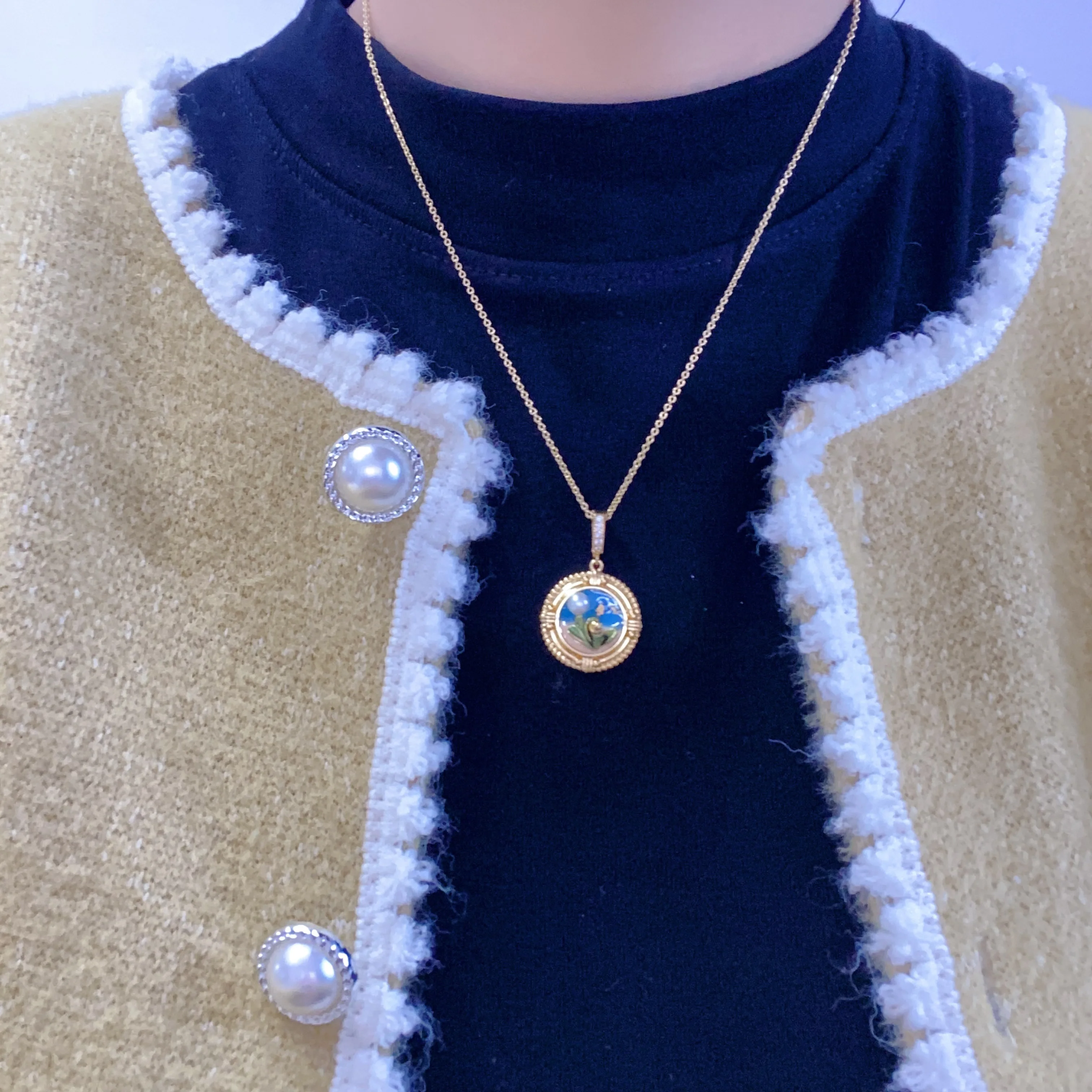 ZHBORUINI New Advanced Oil Painting Style Natural Freshwater Pearl Pendant Butterfly Love Flower Universal Buckle Pearl Necklace