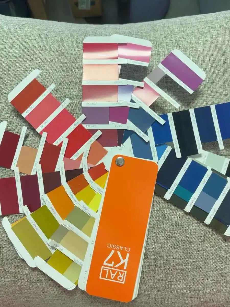 

Цветовая карта RAL по международному стандарту Ral K7 для красок, 213 цветов, в подарочной коробке.