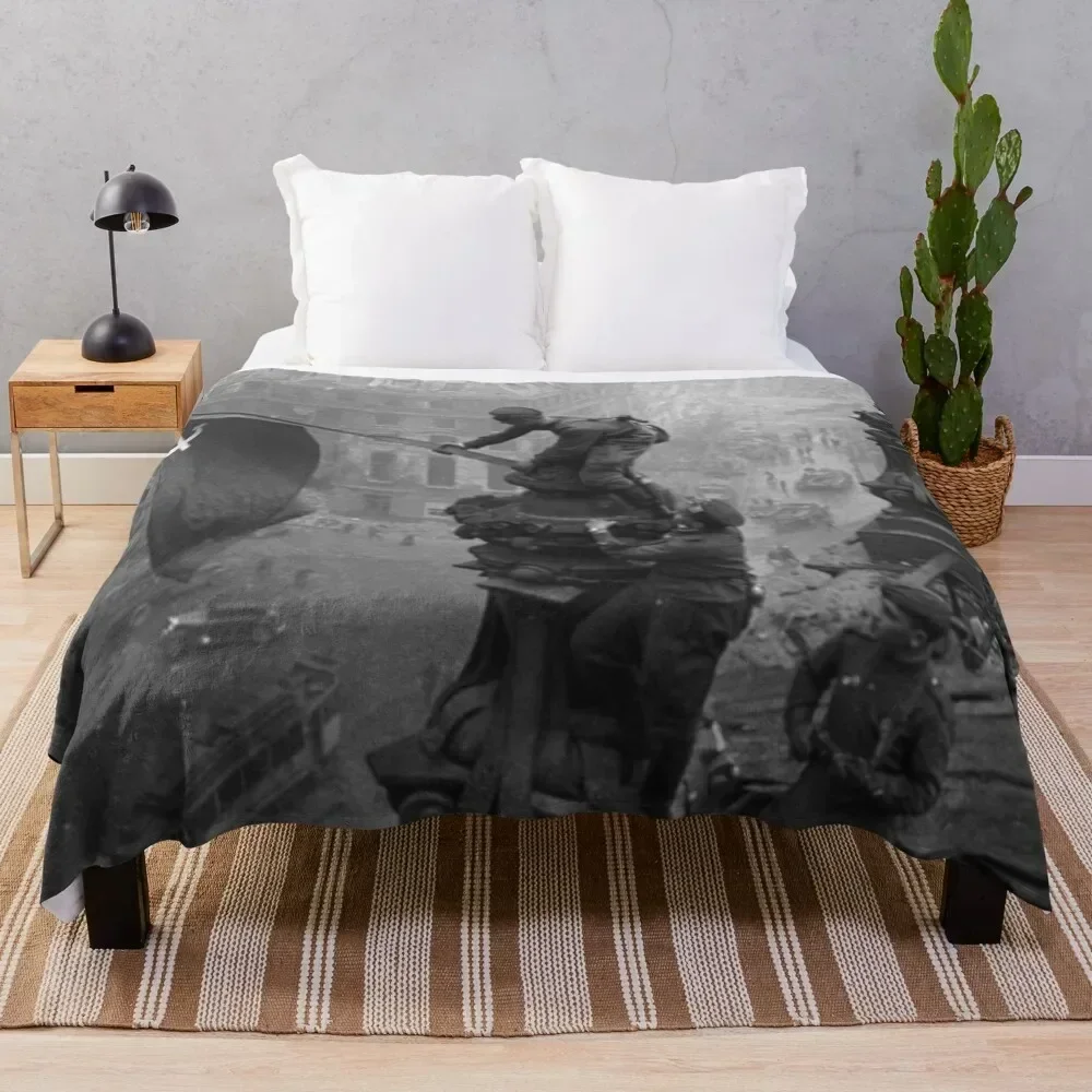 

Capture of the Reichstag Throw Blanket Stylish Couch Blanket for Home Living Room