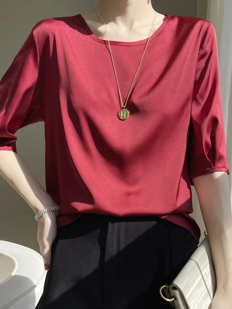Camisa Feminina Branca Nova de Cetim com Gola Redonda, Camisa Versátil de Manga Média para o Dia a Dia, Camisa Minimalista para Escritório, Roupas Fem