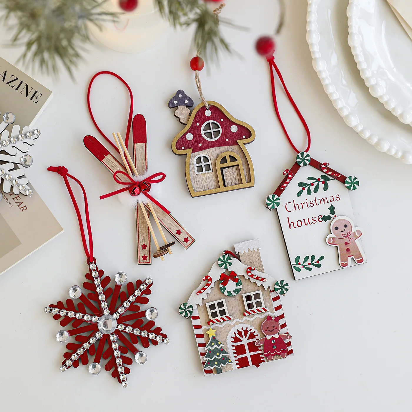 

1Pcs Christmas Wooden Pendants Cute Xmas Tree Hanging Ornaments DIY Resin Crafts for Home Christmas Party New Year Gifts Decor