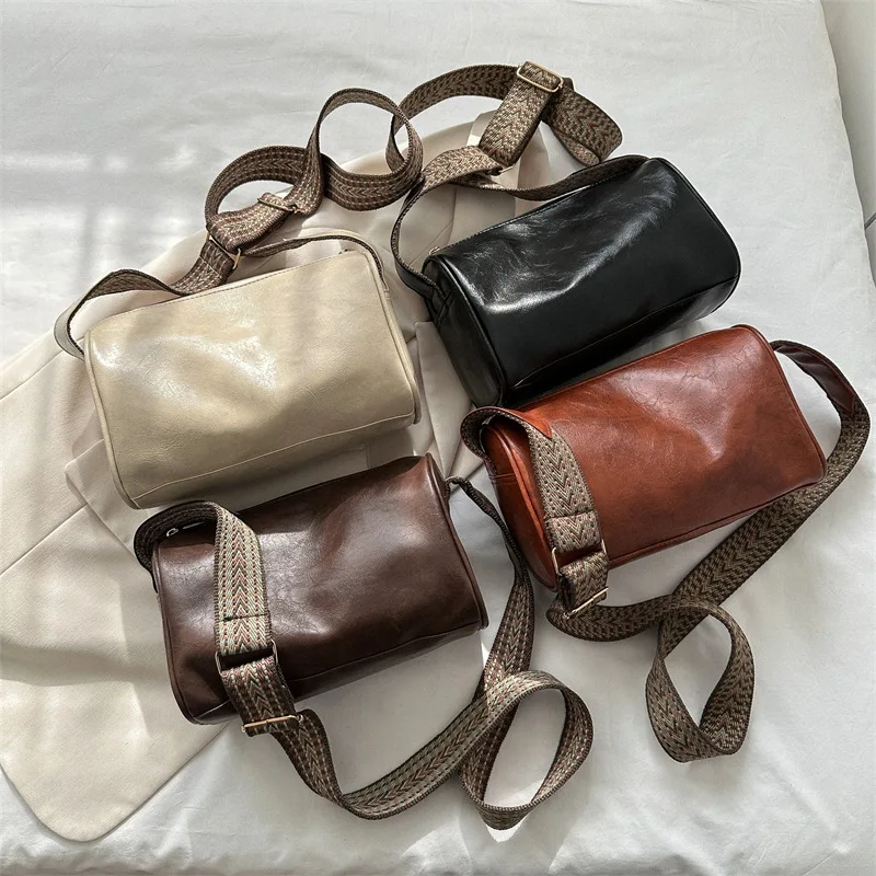 Poduszka Vintage torby na ramię dla kobiet modne torby Crossbody z szerokim paskiem modne marki Messenger Bag handstotes pachy