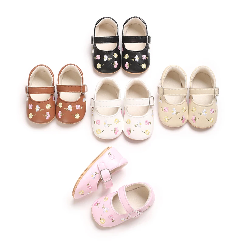 Nieuwe Baby Meisjes Schoenen Geborduurde kleine bloemen Feestjurk Eerste Walker Antislip Antislip Rubberen Zool Zuigelingen meisje Wieg Schoenen