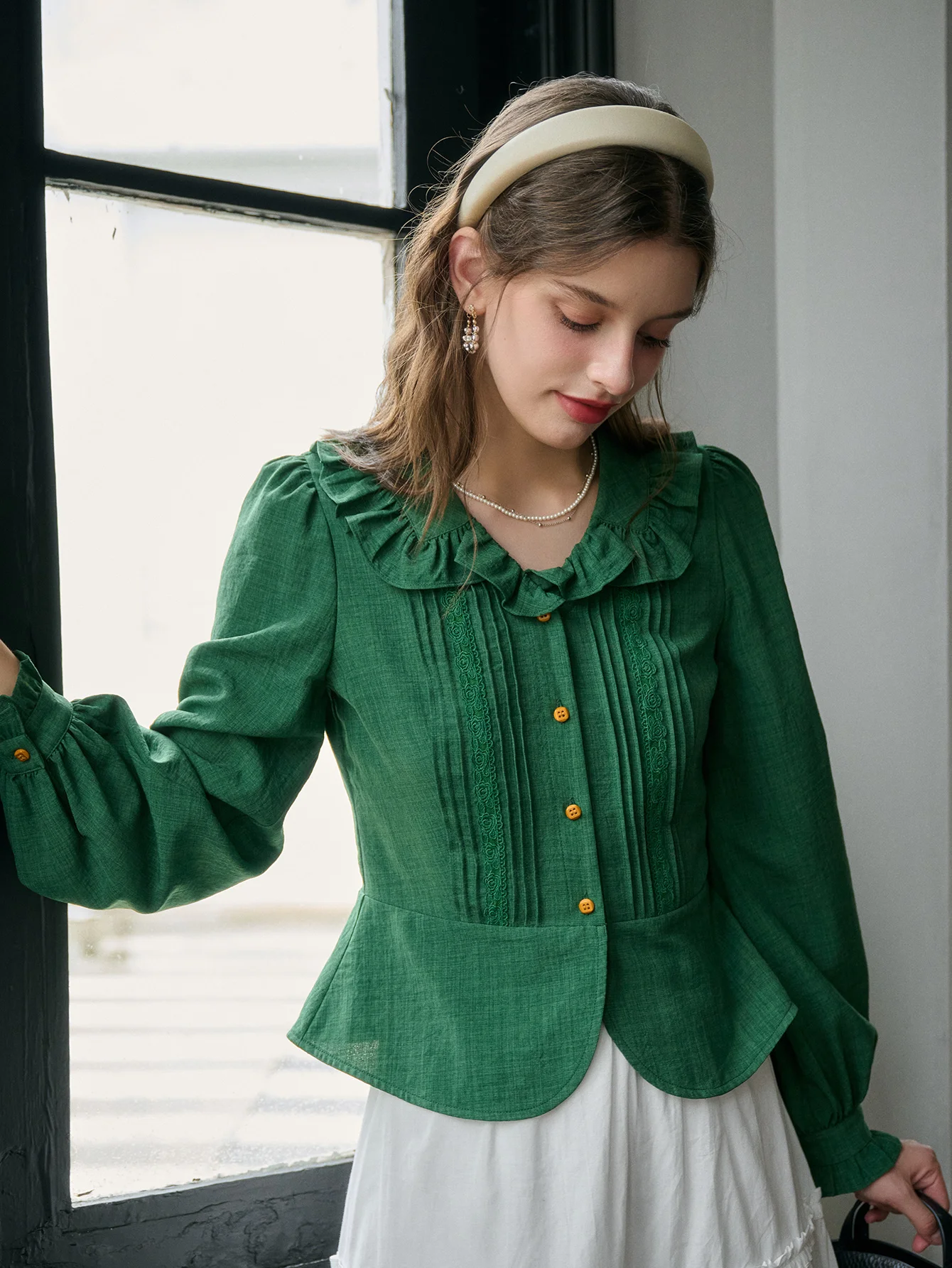 Prosta damska koszula z długim rękawem w stylu retro, 100% poliester, kołnierzyk Peter Pan, zapinana na guziki