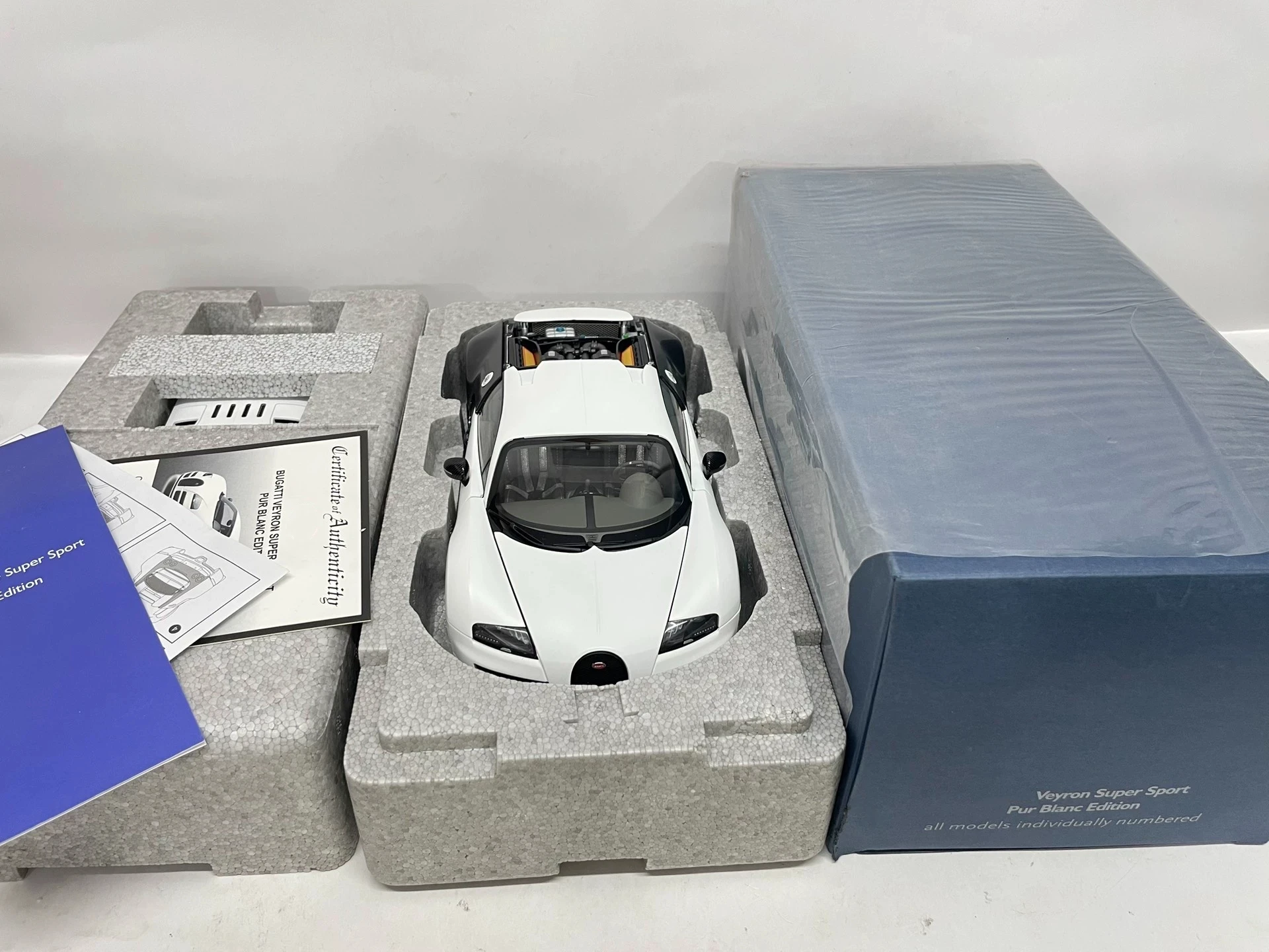 Autoart 1:18 Veyron Super Sport Black White Simulation Limited Edition All Open Alloy Metal Static Car Model Toy Gift