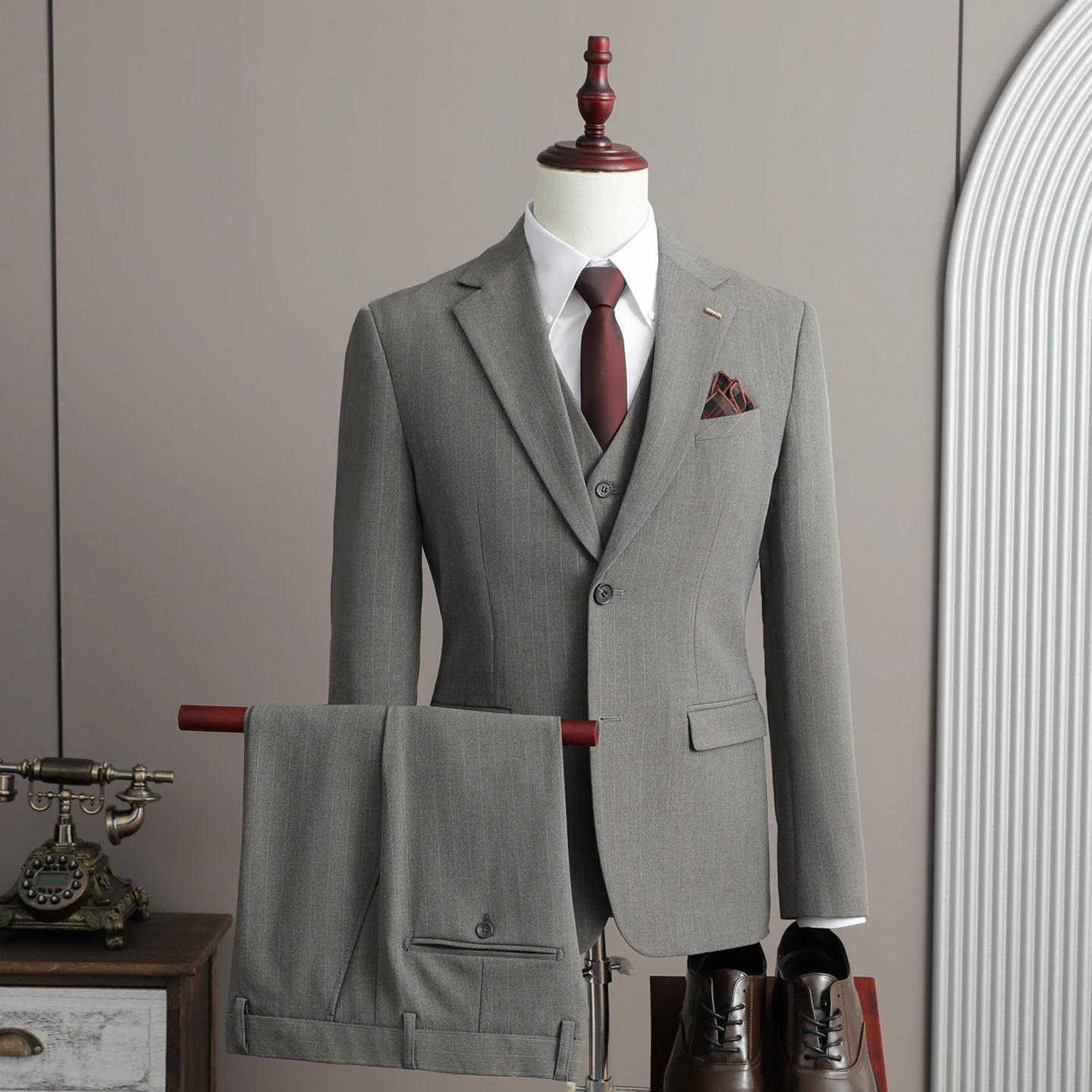 A Stylish and Cool Striped Casual Business Three-Piece Suit Set for the Autumn of 2025, a High-Quality Wedding Suit