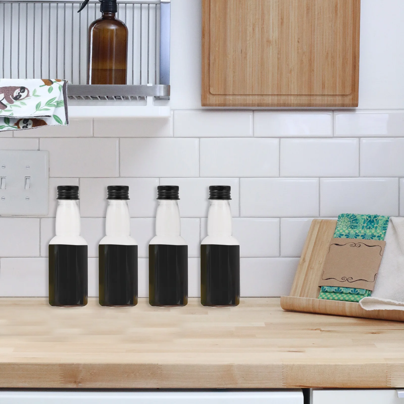 

50pcs Transparent Seasoning Bottle 50ml Black Cap Portable Juice Containers Plastic Storage For Home Cafe Restaurant Kitchen Bar