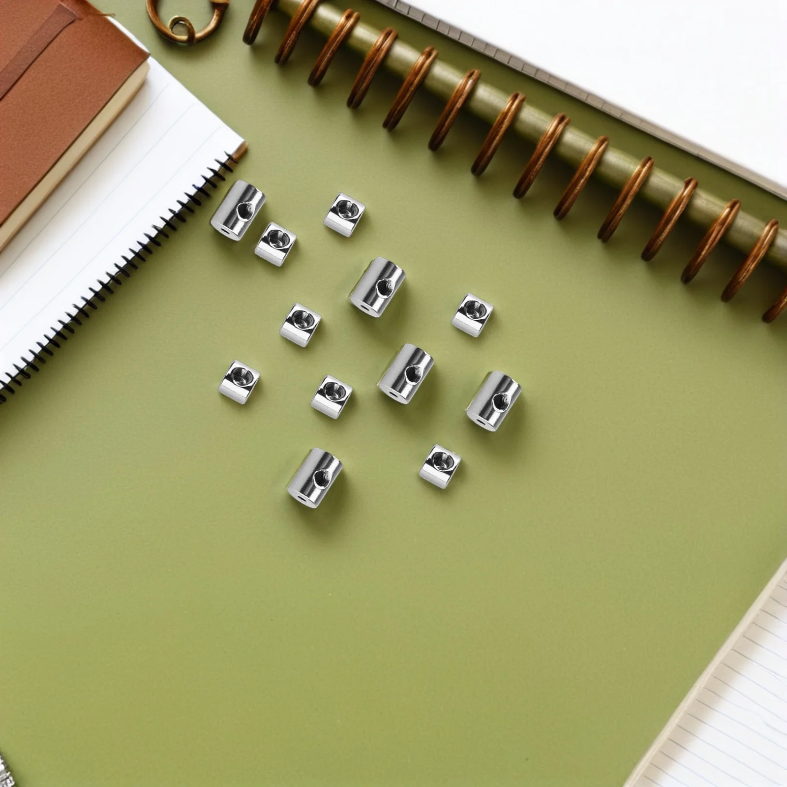 

1 компл. винтовой ключ, стопорные штифты, медные металлические штифты, задняя часть замка, застежка, детали значка для булавок, сумок, одежды, шапок, жилета, джинсов