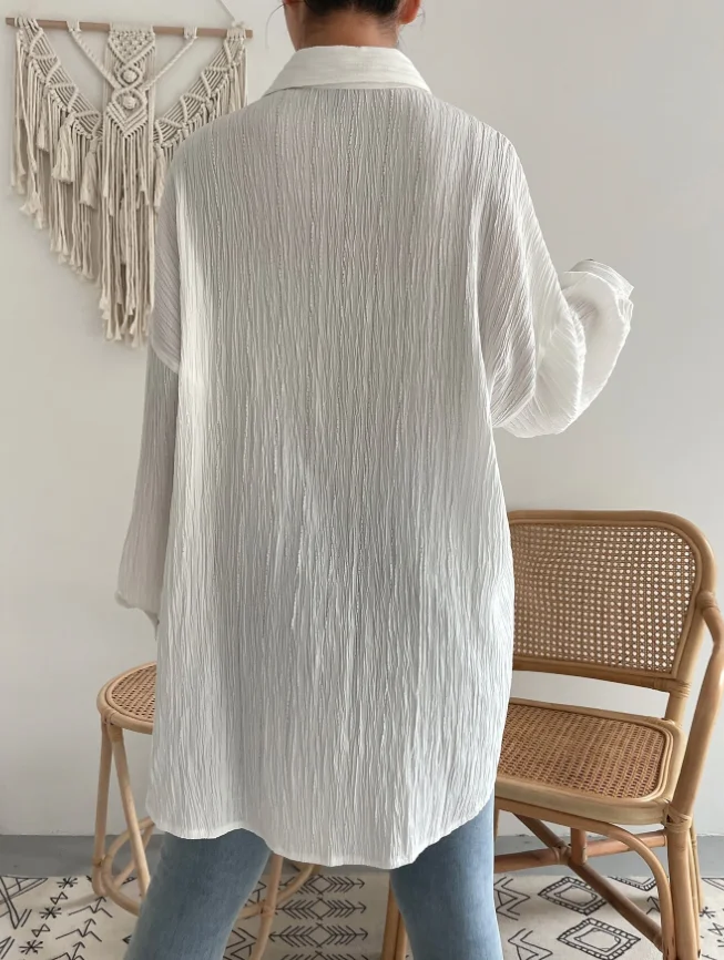 Drop shoulder button beach wave pattern white shirt suitable for women in spring, summer and autumn