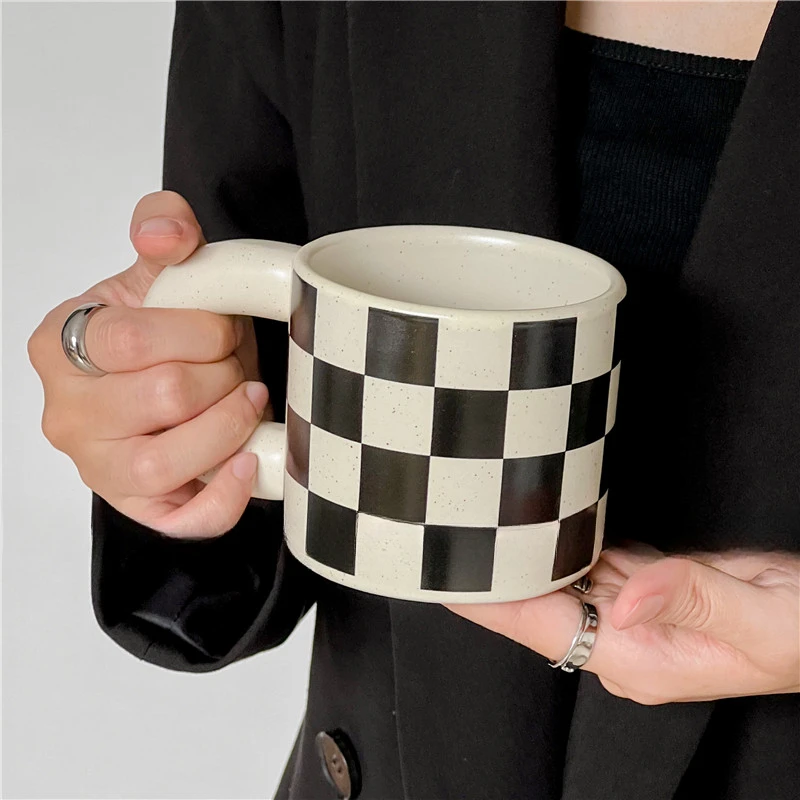 Black and white checkerboard checkerboard high-end coffee cup, dotted ceramic couple splashing ink mug