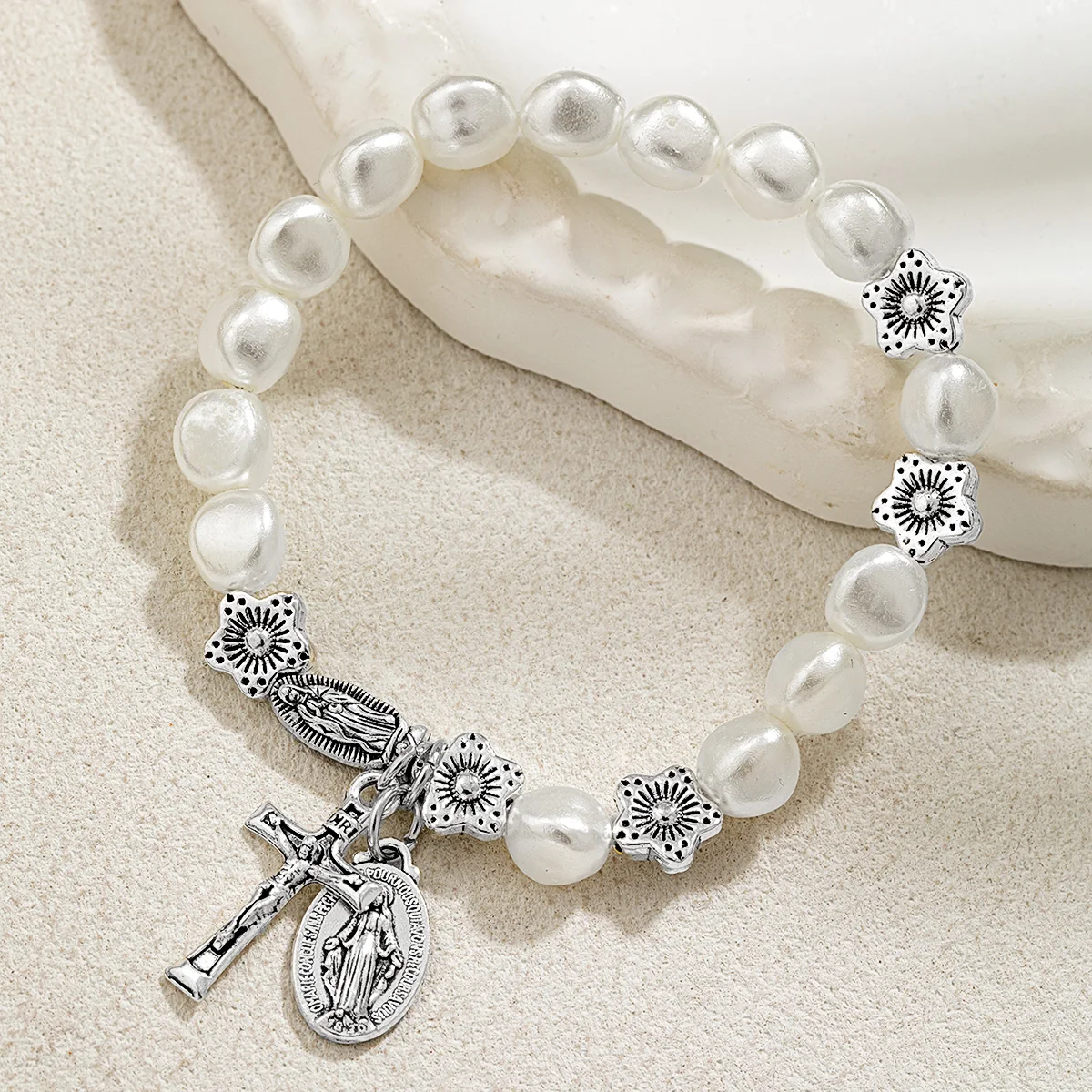 قطعة واحدة من سوار زهرة اللؤلؤ المقلد الغريبة على الموضة الرجعية مع صليب، علامة يسوع، شرابة، للجنسين، متعدد الاستخدامات للارتداء اليومي #4