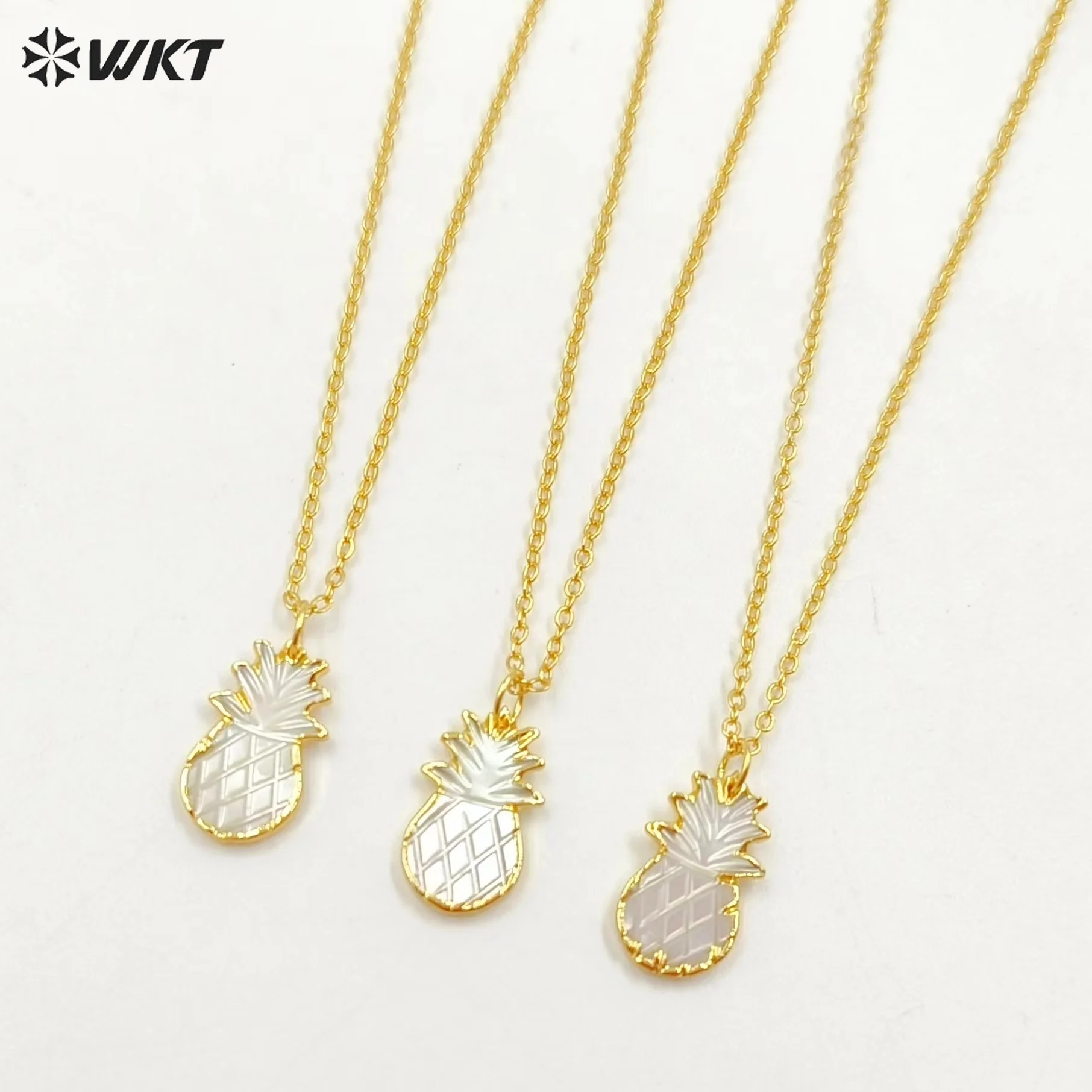 WT-N1082 Wholesale Lovely Pineapple Gold Bezel Setting Colored Shell Pendant Mini Fruit Shape Necklace For Women Jewelry Gift