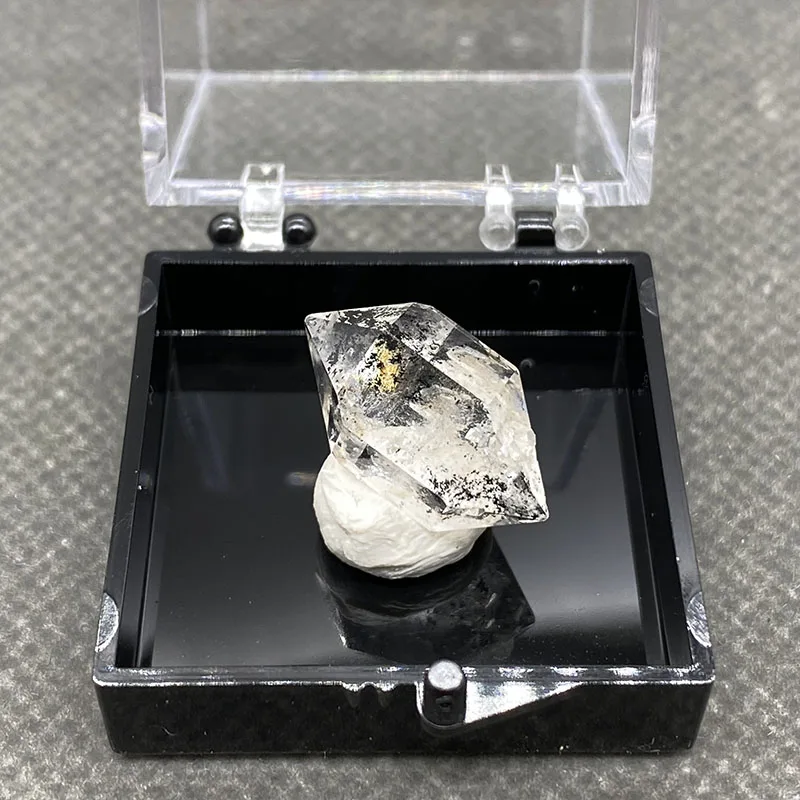 100% natural Herkimer diamond crystal diamond gemstone (can be made as a pendant) +Box size：35*35*35mm
