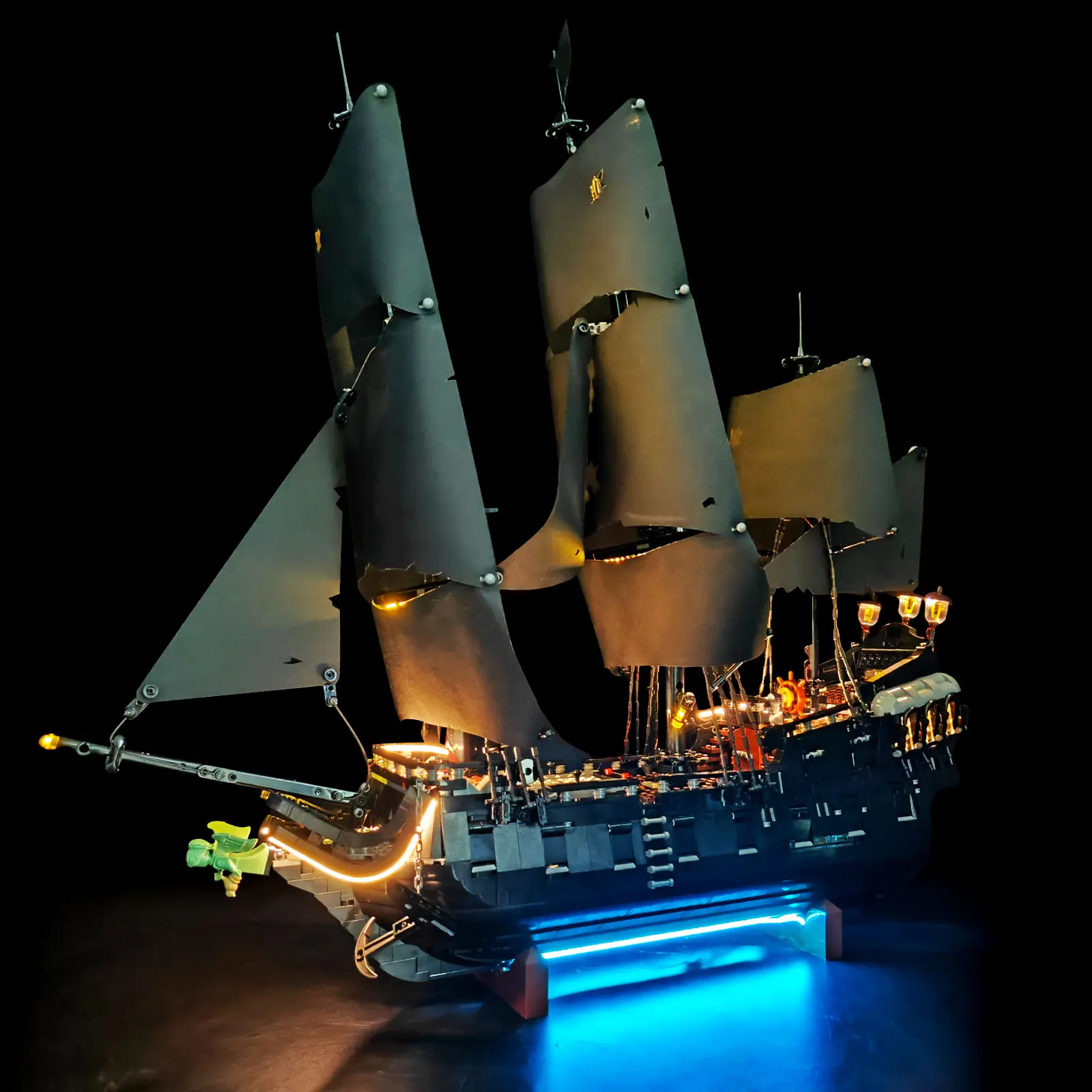 LYBMTWF ชุดไฟ LED เข้ากันได้กับเลโก้ 10365 โมเดลเรือโจรสลัด (ไม่รวมอิฐโมเดล)