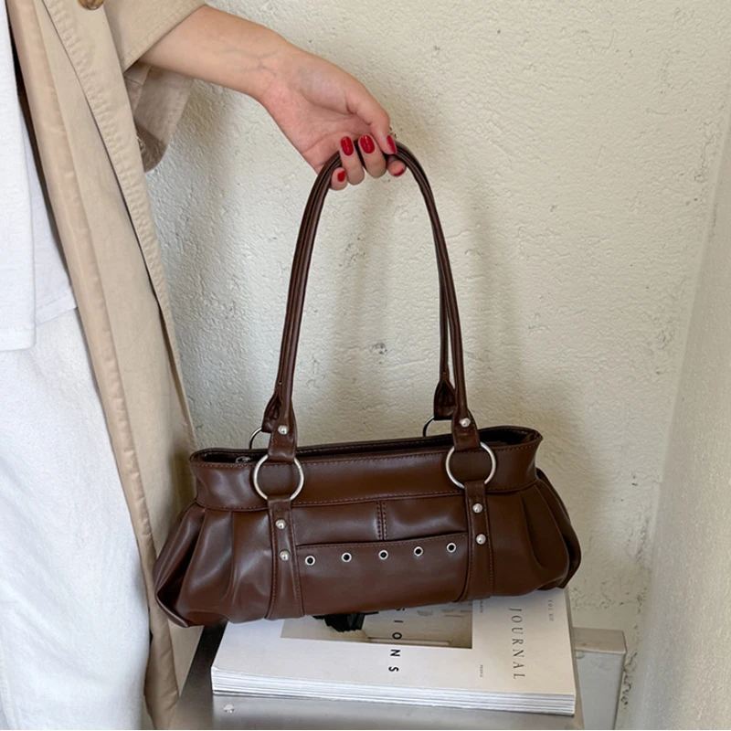 Metallnietenverzierte Unterarm-Schultertasche, Damen Einfarbige Preppy Pendler-Handtasche mit Nieten-Dekor, Koreanische Y2k Mädchen Weiche Casual Tragetasche – Detail 10