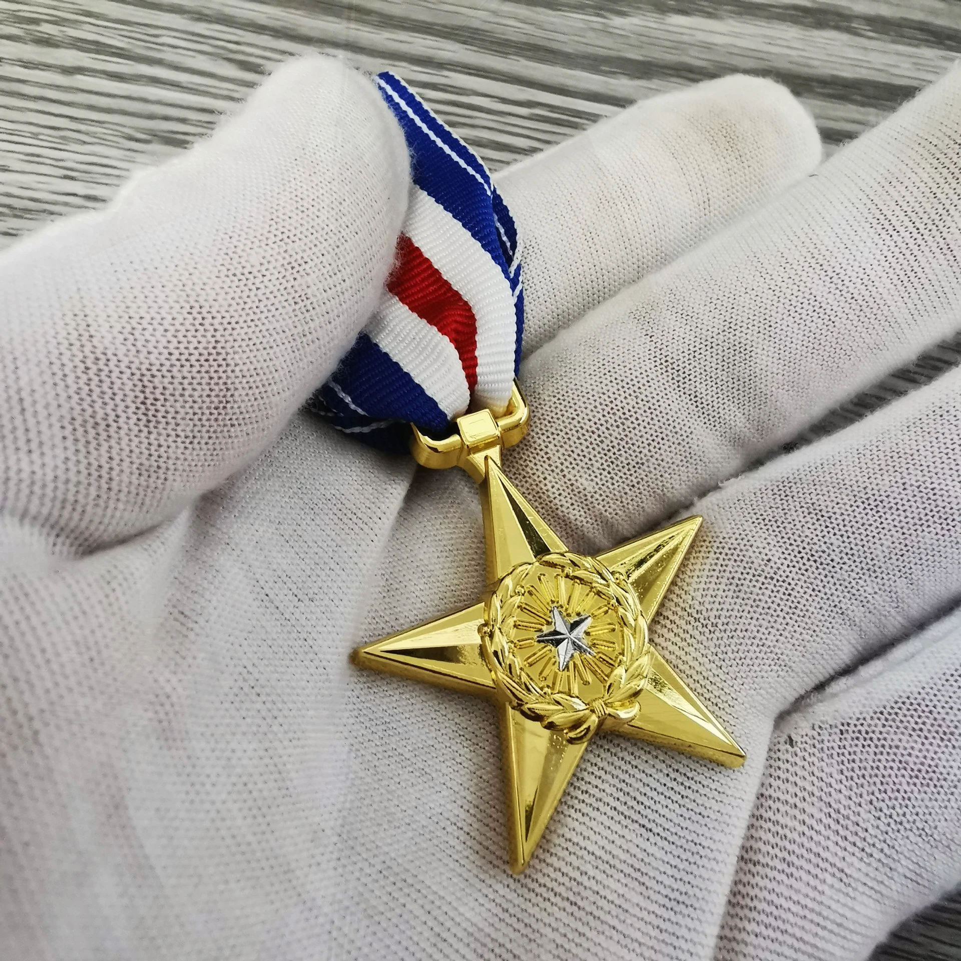 Comenda Militar Medalha Estrangeira, Mercadoria