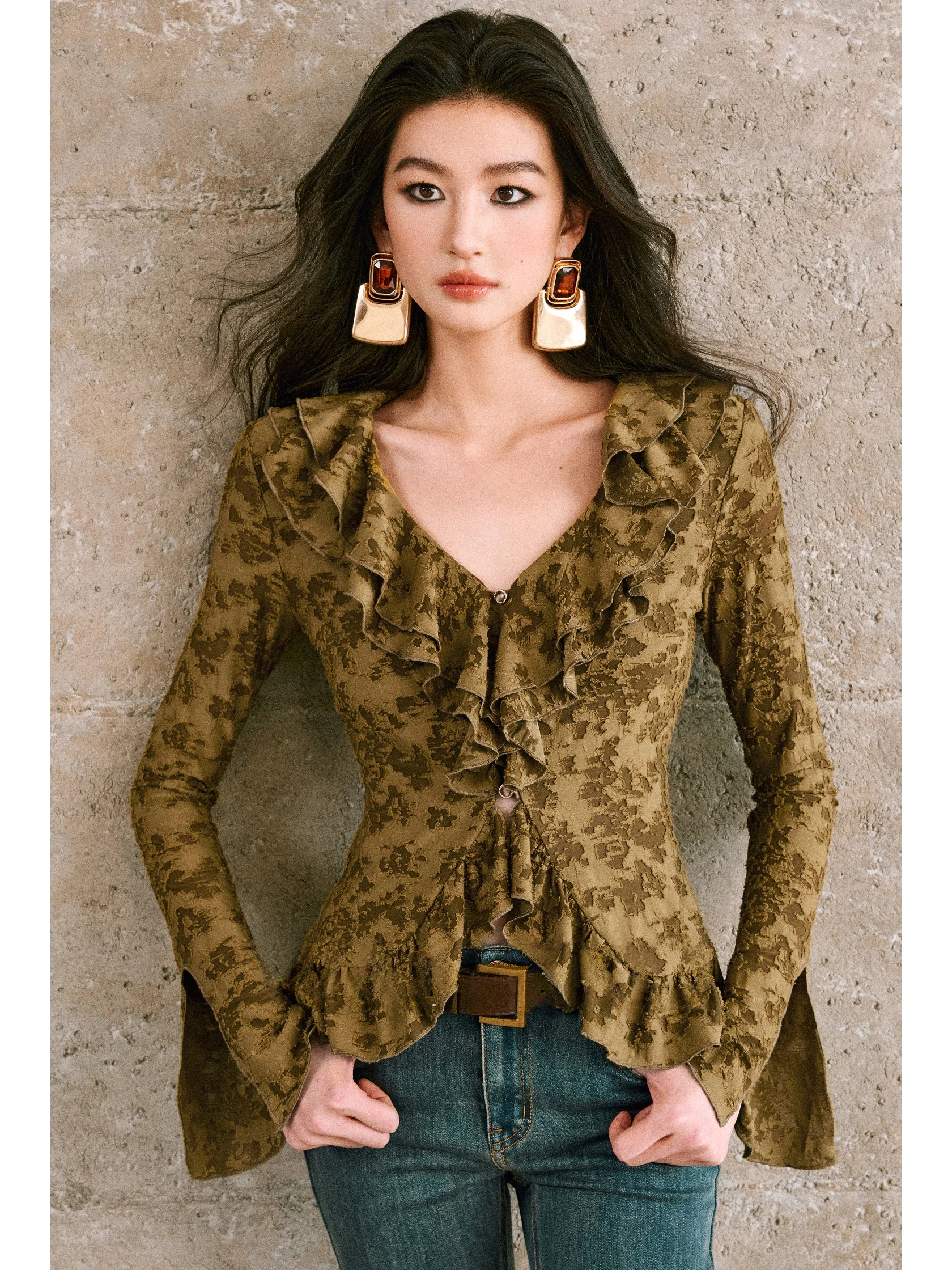 

WANGXO French Sle Knitted Top with Bell Sves Waist Cinching V-Ne Double Layer Ruffle Hem Retro Embroidered Texture