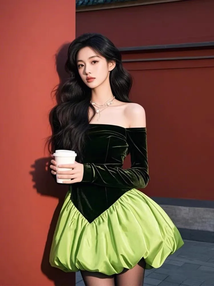 فستان بكتف واحد بلون أخضر مخملي للنساء لربيع وخريف نمط جديد فساتين الاجتماعات السنوية الصغيرة #1