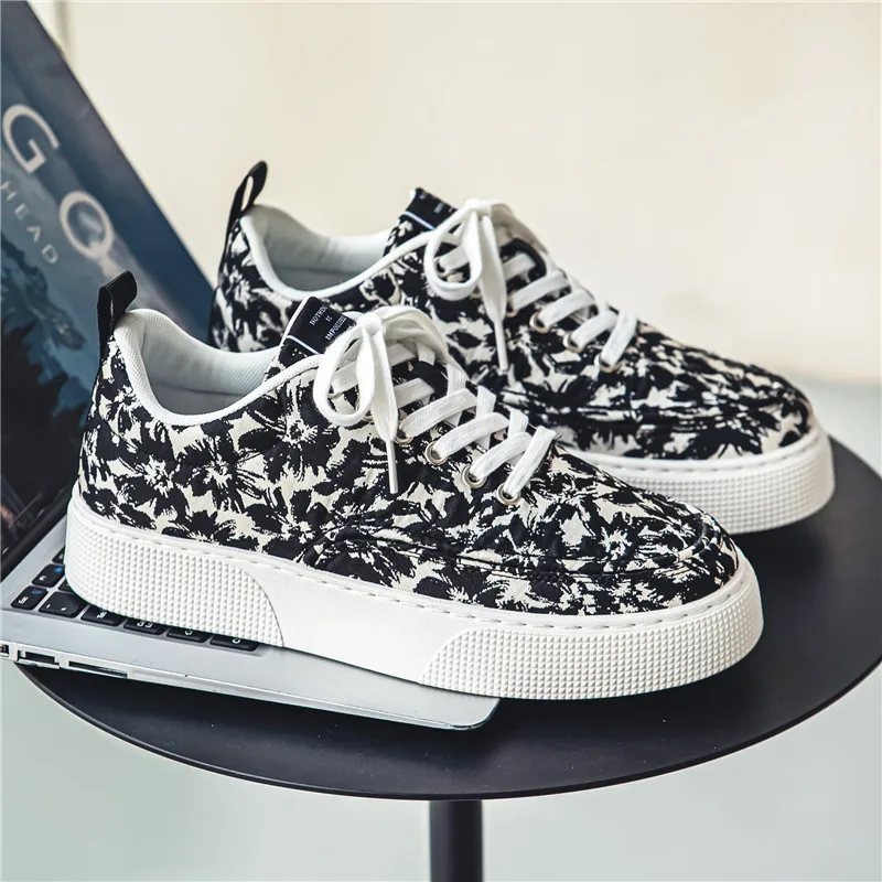 Quatre saisons grandes chaussures décontractées en toile pour hommes semelles épaisses hauteur augmentant chaussures de sport pour hommes chaussures de marche en plein air Style pour hommes