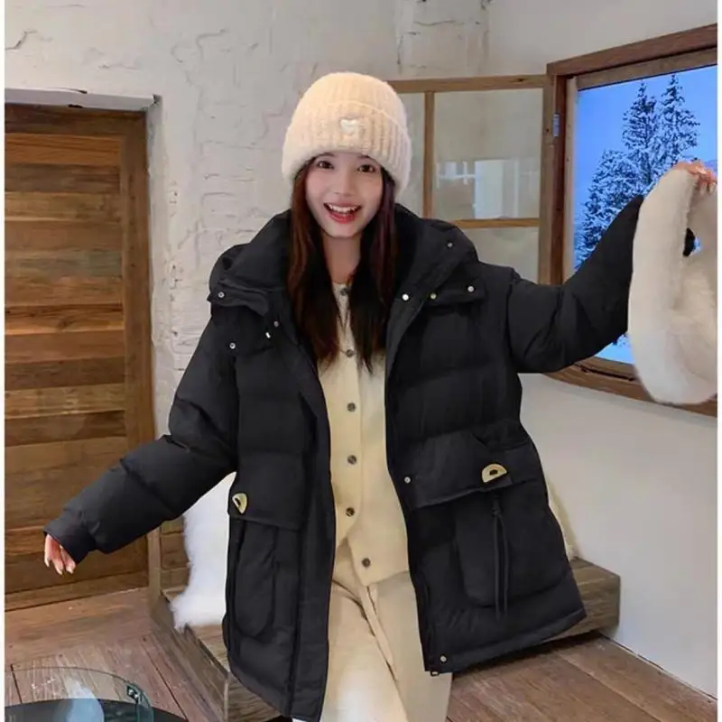 

Утепленное зимнее пальто свободного кроя с капюшоном на пуговицах, средней длины, на молнии, с защитой от старения, белое, из пуха, повседневное