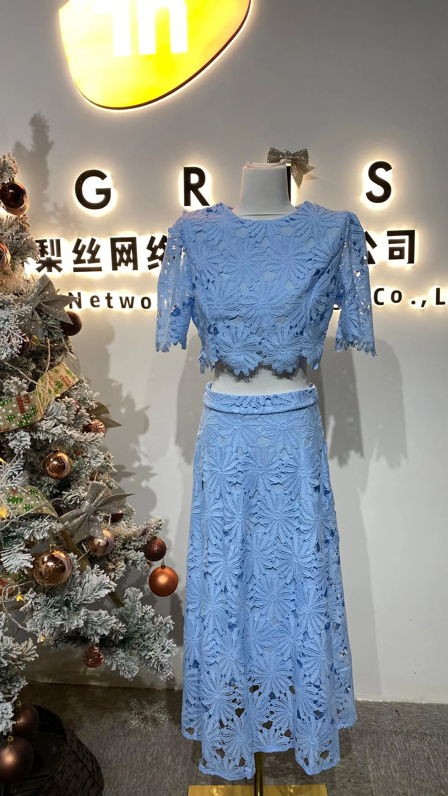 

Women's Clothing Product Features a French Design with a Skeletonized Top and a Fashionable Casual Two-piece Set-GZKK0007