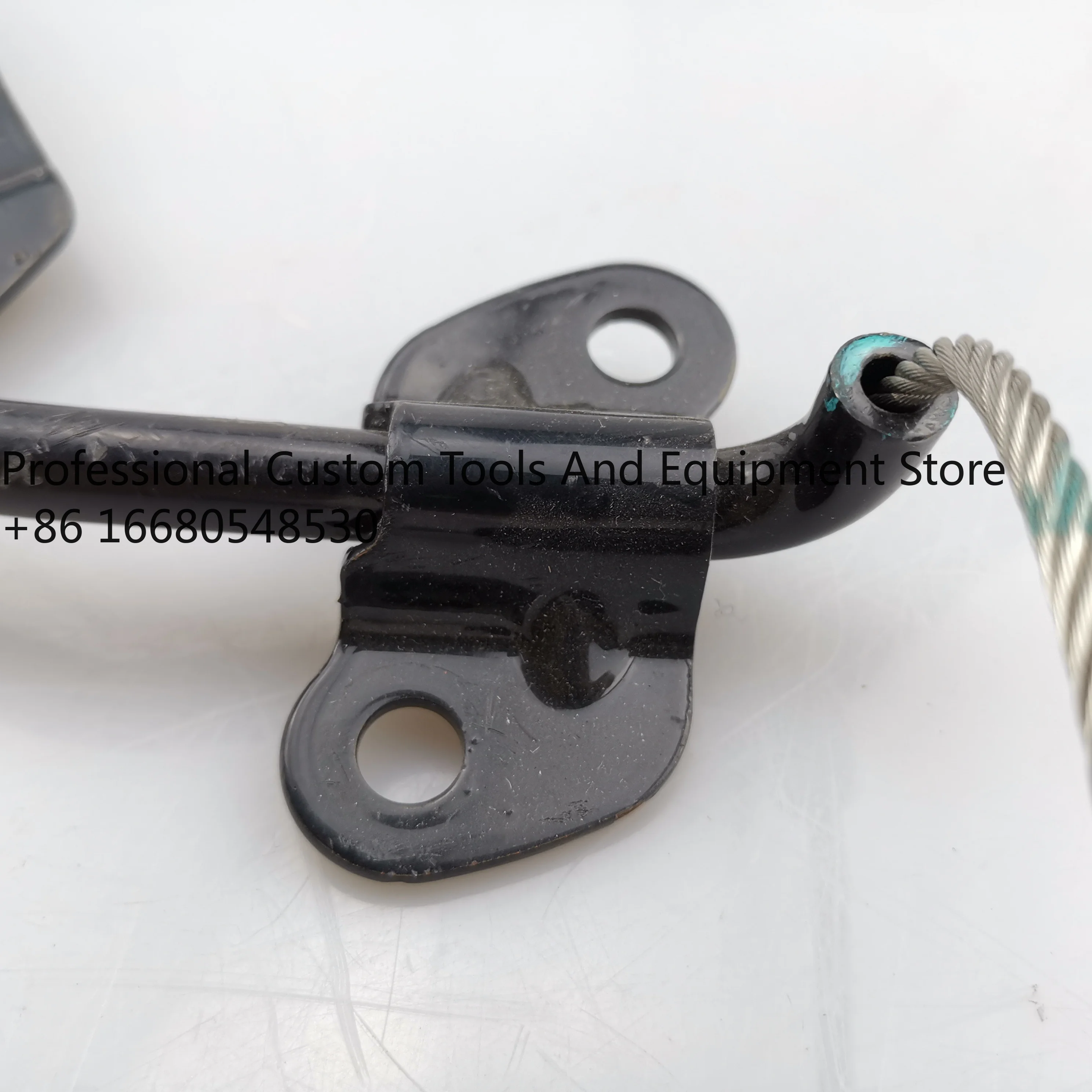 U2sSAIC MAXUS D90 Original Spare Tire Device C00064696