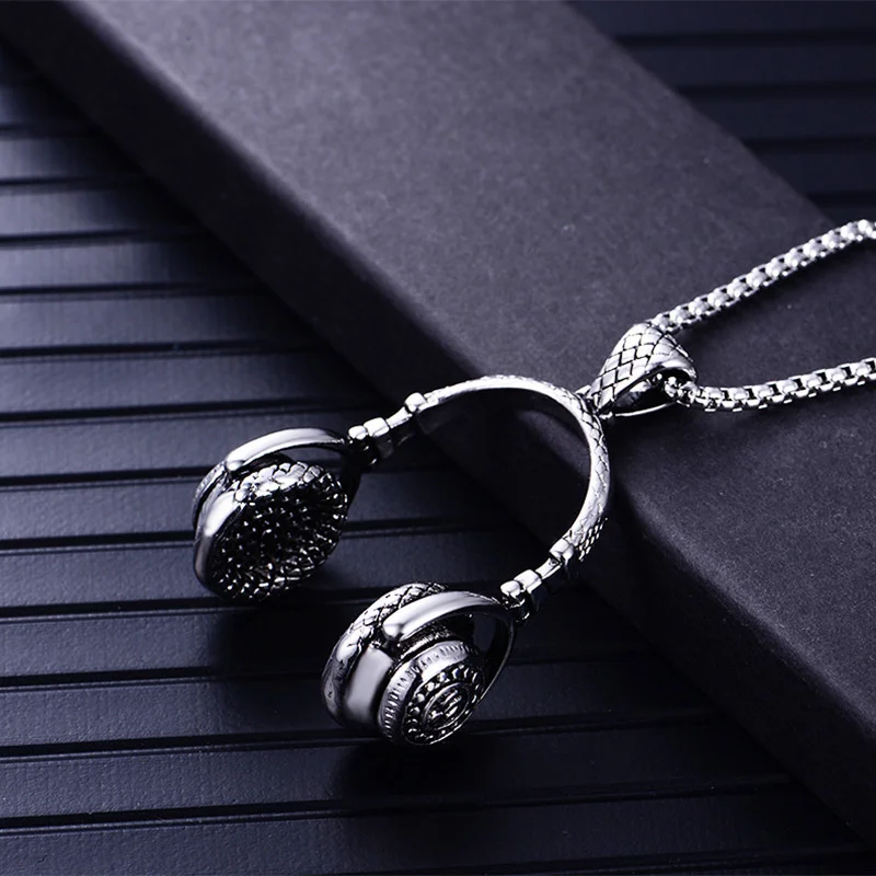 Retro Music Headphone Pendant Couple Hip Hop Necklace Leisure Art Necklace Men and Women Personality Party Gifts 2022 Trend