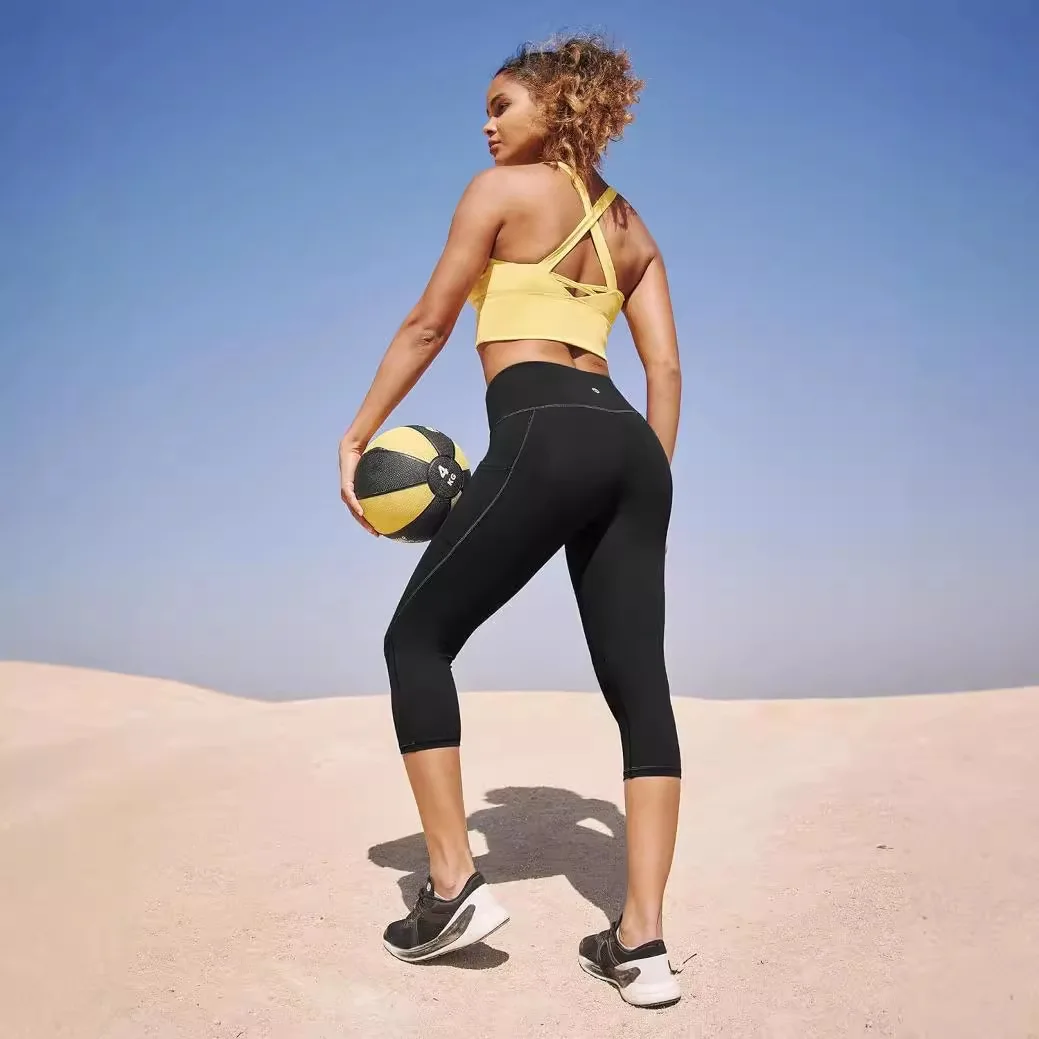 กางเกงโยคะเอวสูงเย็บลายไขว้ กางเกงคาปรีทรงเข้ารูปสำหรับผู้หญิง ดีไซน์เก๋ ทันสมัย ใช้เป็นกางเกงชั้นในได้