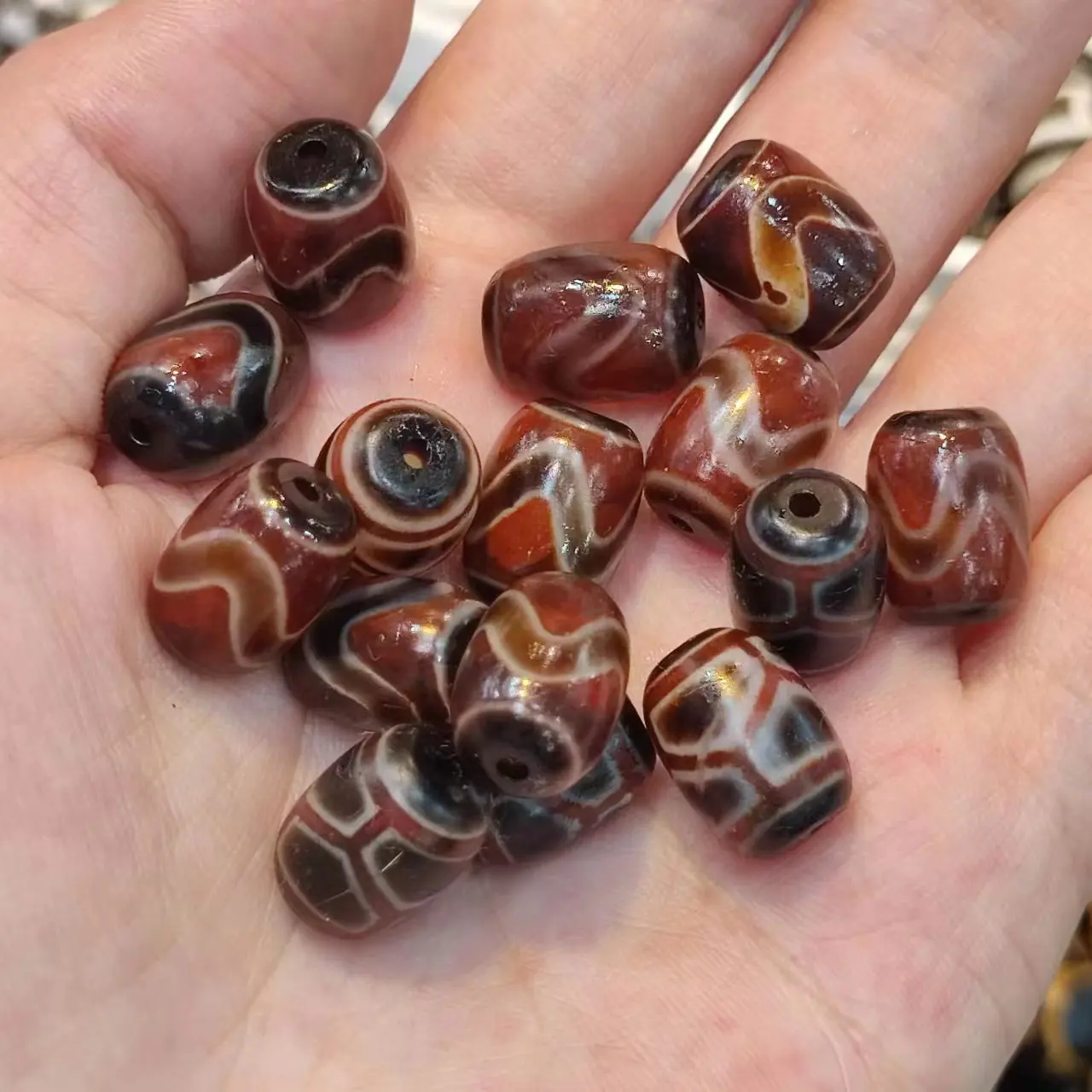 20pcs/lot natural /tiger tooth tortoise shell pattern/ old agate dzi red Retro Ethnography Handmade beads DIY bracelet  jewelry