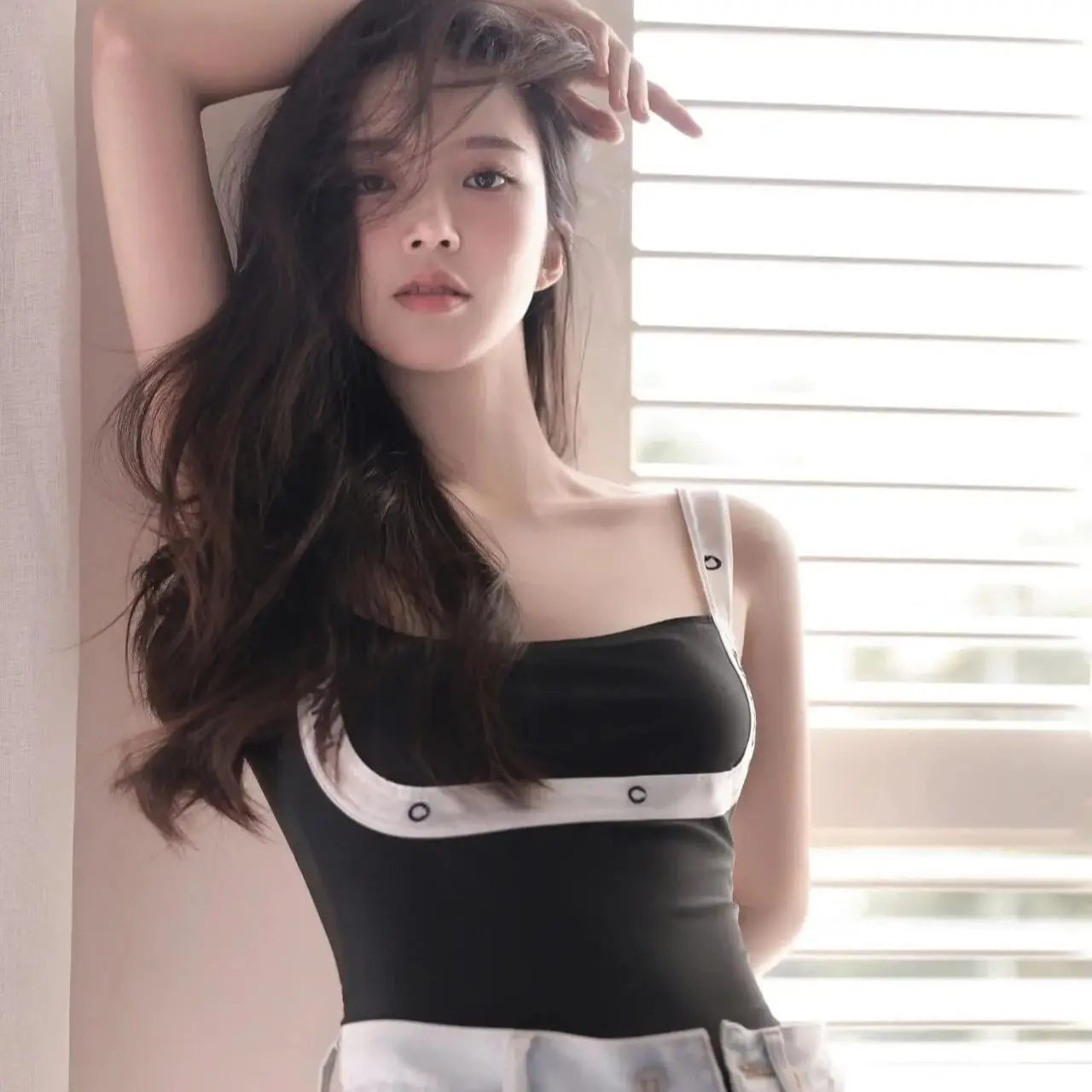 

25SS Premium Series New Letter-embossed U-shaped backless vest