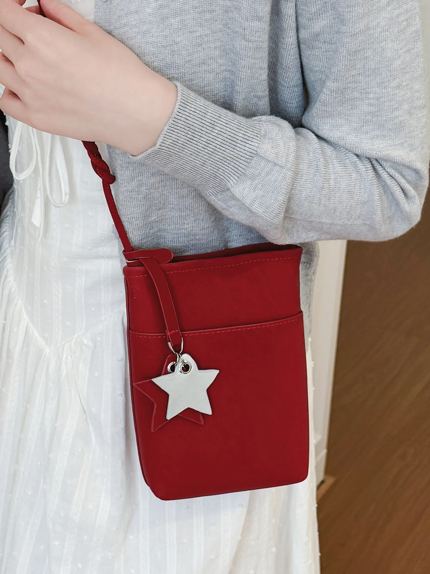 

Кожаная сумка через плечо в корейском стиле, красная женская маленькая квадратная сумка, новая сумка на одно плечо, высококачественная сумка через плечо для телефона