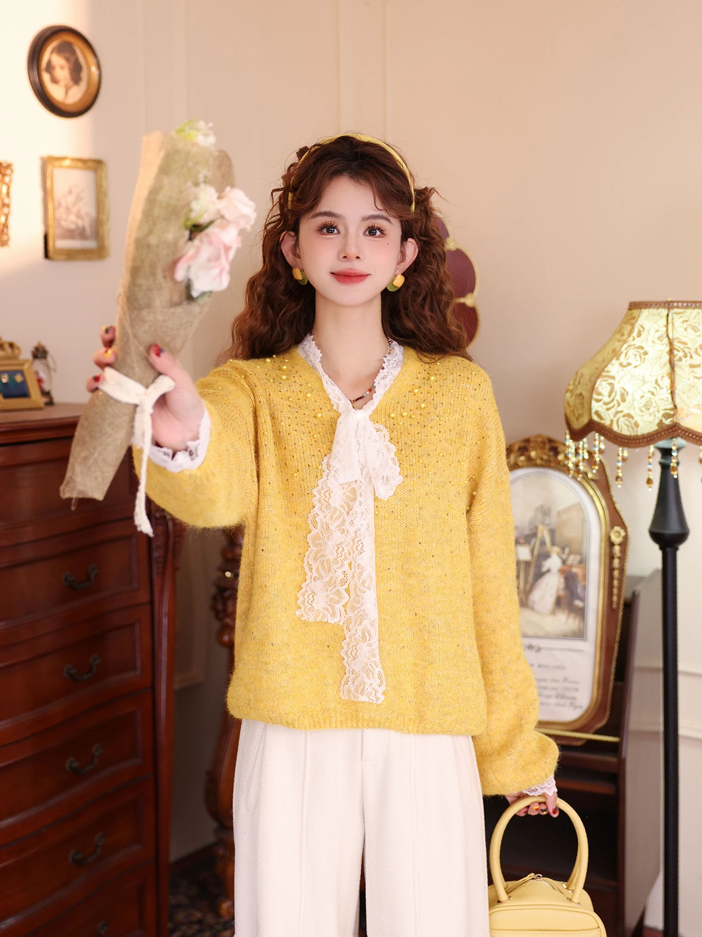 

Желтый вязаный свободный женский топ с кружевной отделкой, универсальный, тщательно продуманный дизайн, полиэстер, V-образный вырез, пуловер