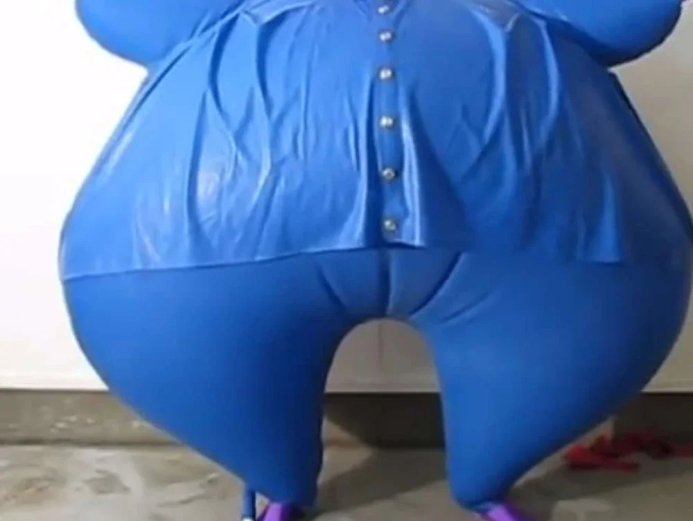 design de terno inflável multicolorido para dramatização