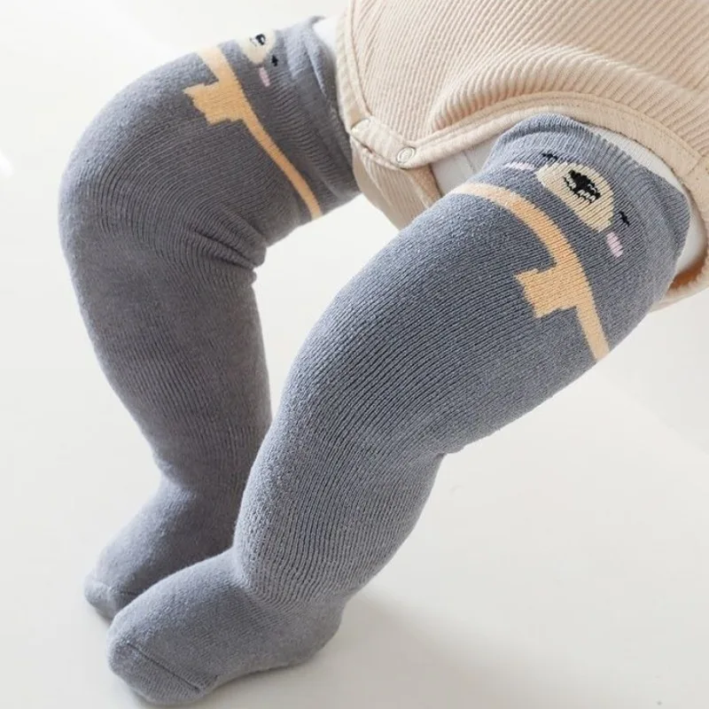 ถุงเท้าเด็กหนาสำหรับฤดูหนาว ถุงเท้าเทอร์รี่แบบยาวถึงเข่า สำหรับเด็กแรกเกิด ให้ความอบอุ่น ทรงหลวม ดีไซน์น่ารัก กันลื่น