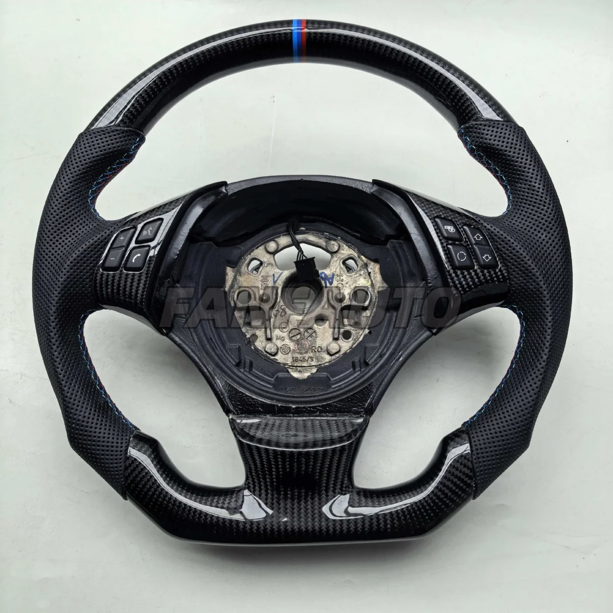 

Custom Item Replacement Real Carbon Fiber Steering Wheel for BMW E81 E82 E87 E88 E90 E92 E93 E94 X1 E84