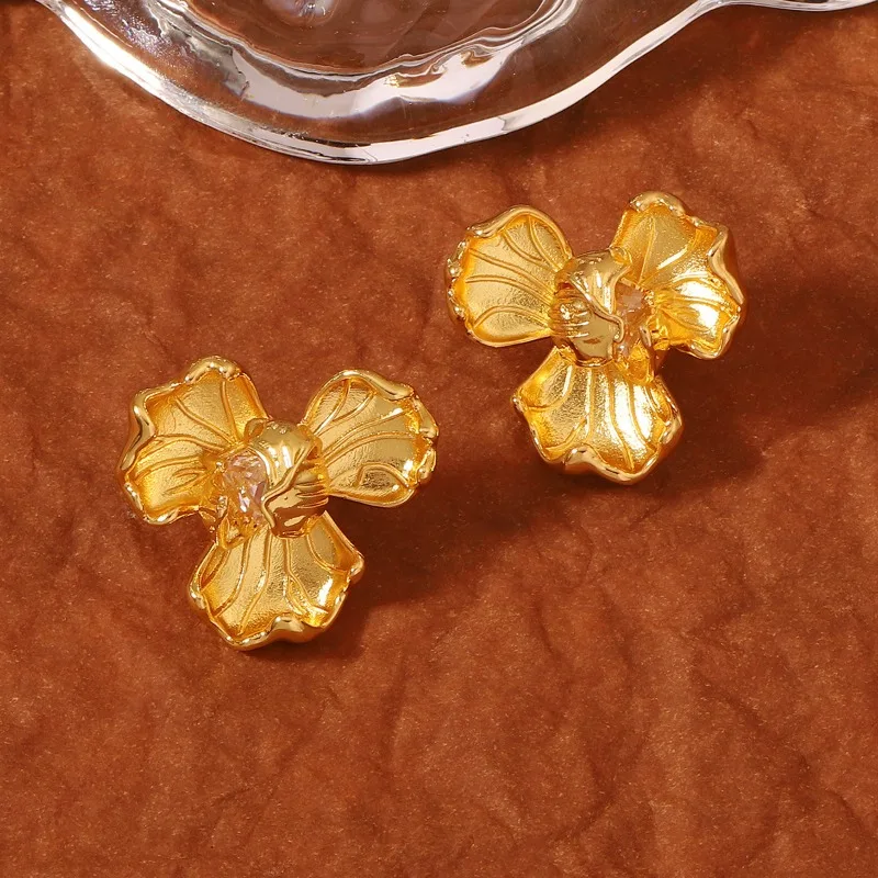 

Серьги-гвоздики Golden Flower: Новая модная тенденция, легкий люкс, универсальные, для зрелых женщин