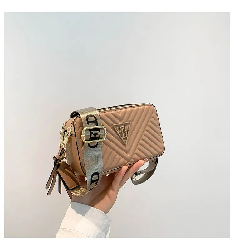 

Маленькая квадратная кожаная сумка премиум-класса 2025 года — трансформируемая сумка через плечо с металлической фурнитурой ромбовидной огранки для повседневного использования, бизнеса и вечера