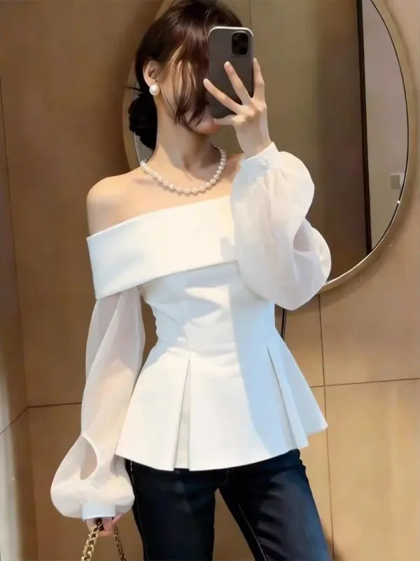 

Elegant White One-Shoulder Long Sleeve Mesh Splice Women's Top Slimming Spring 2026 Casual Loose Style Knitted Shirt