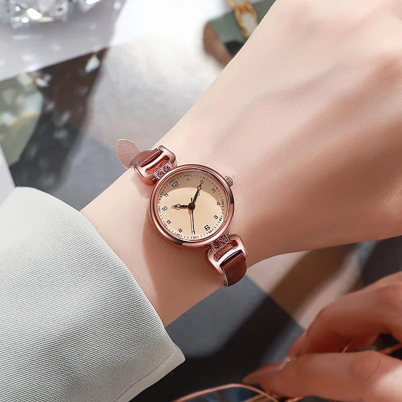Orologio da donna di fascia alta compatto quadrante piccolo semplice retrò leggero lusso di fascia alta sensazione orologio di nicchia personalizzabile