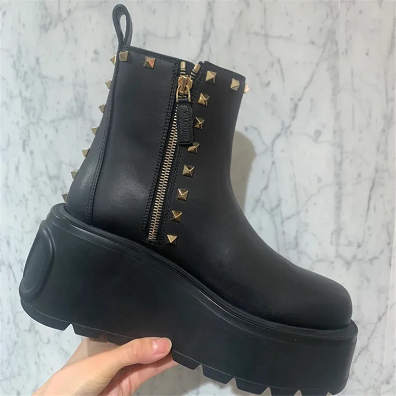 2024 Spring And Autumn New Fashion Leather Women\'s Chelsea Boots With Metal Rivet Decoration Thick Sole Sexy Charm Short Boots