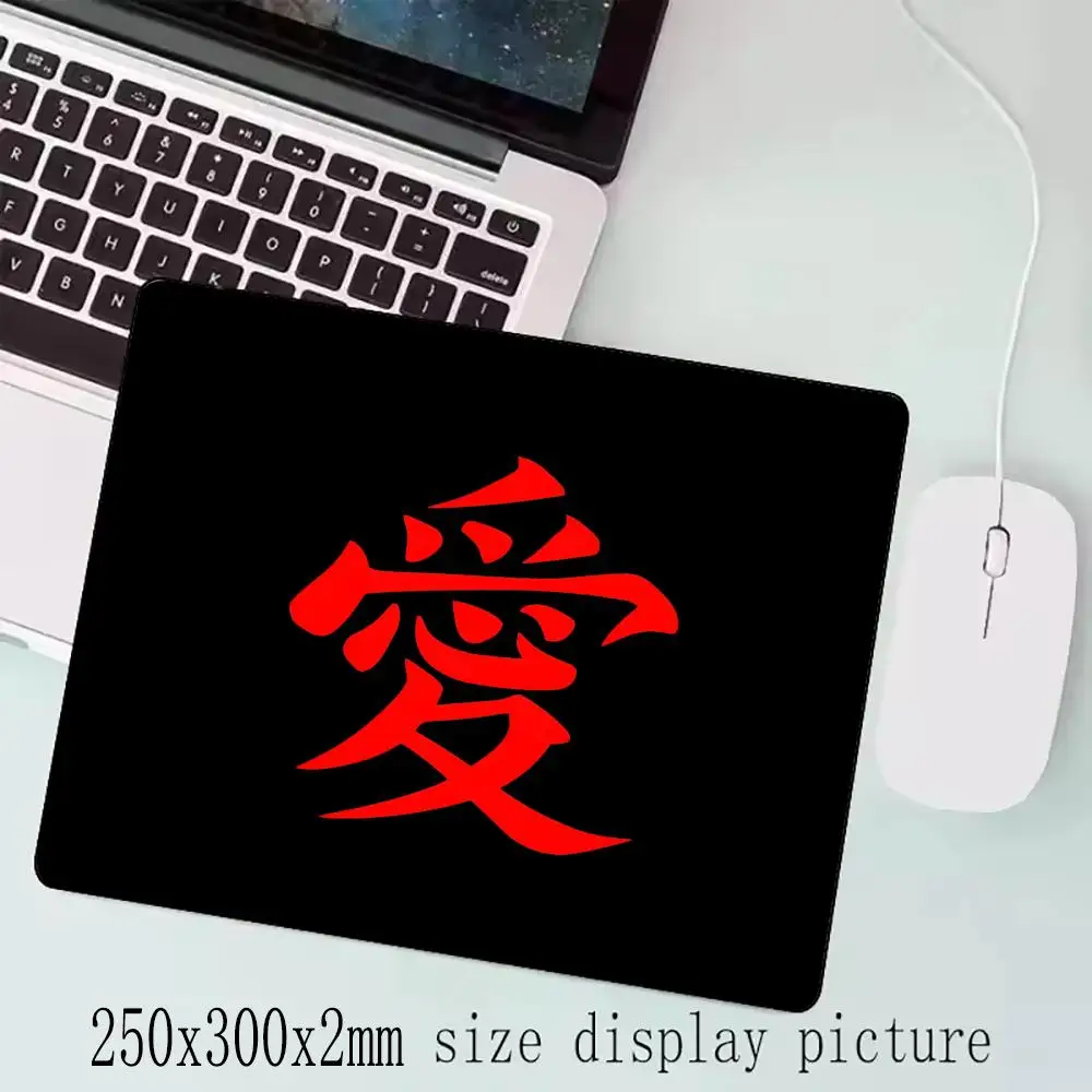 E-Sports Mousepad พรีเมี่ยมล็อคขอบแผ่นรองเม้าส์ตัวอักษรจีน "Love" Speed Mouse Pad 45x40 ซม.Ultrafine พื้นผิวโต๊ะ