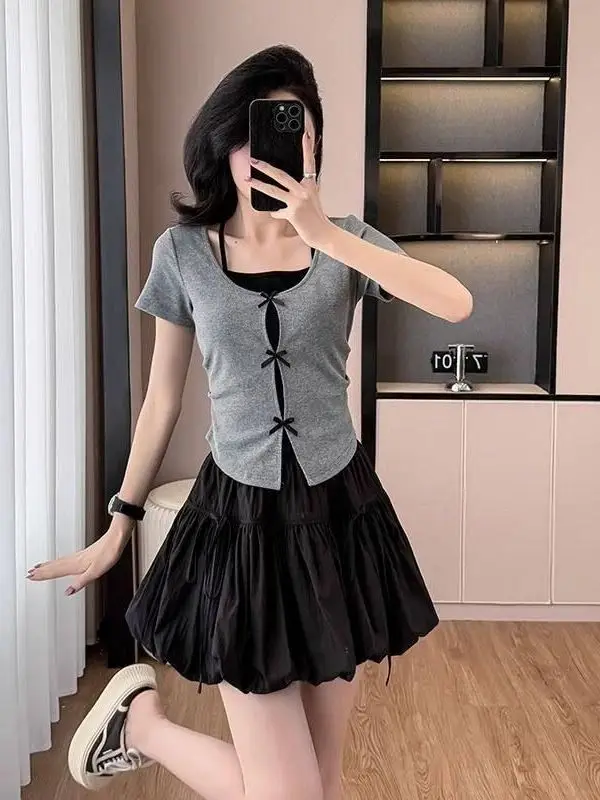 

Комплект: футболка с коротким рукавом и юбка в стиле Sweet Style для женщин, летний, с асимметричным узлом на плече, топ и короткая юбка с высокой талией