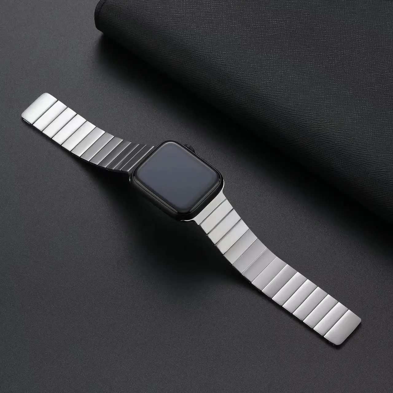 

Metal Link Bracelet Strap For Apple Watch Band 49mm 45mm 44mm 42mm 41mm 40mm Magnetic Loop Belt For iWatch Ultra 8 7 6 5 4 3 SE