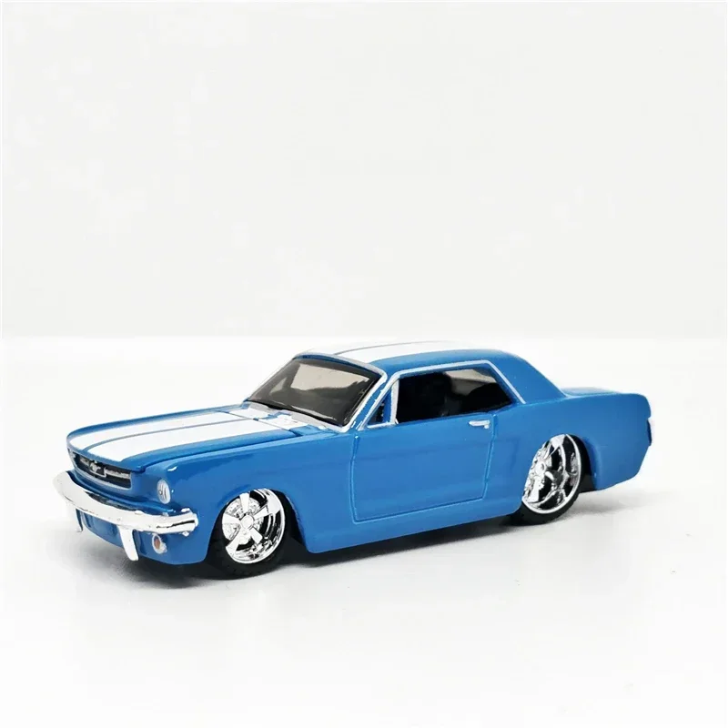 

Maisto 1:64 Mustang SVT Cobra Diecast Model Car