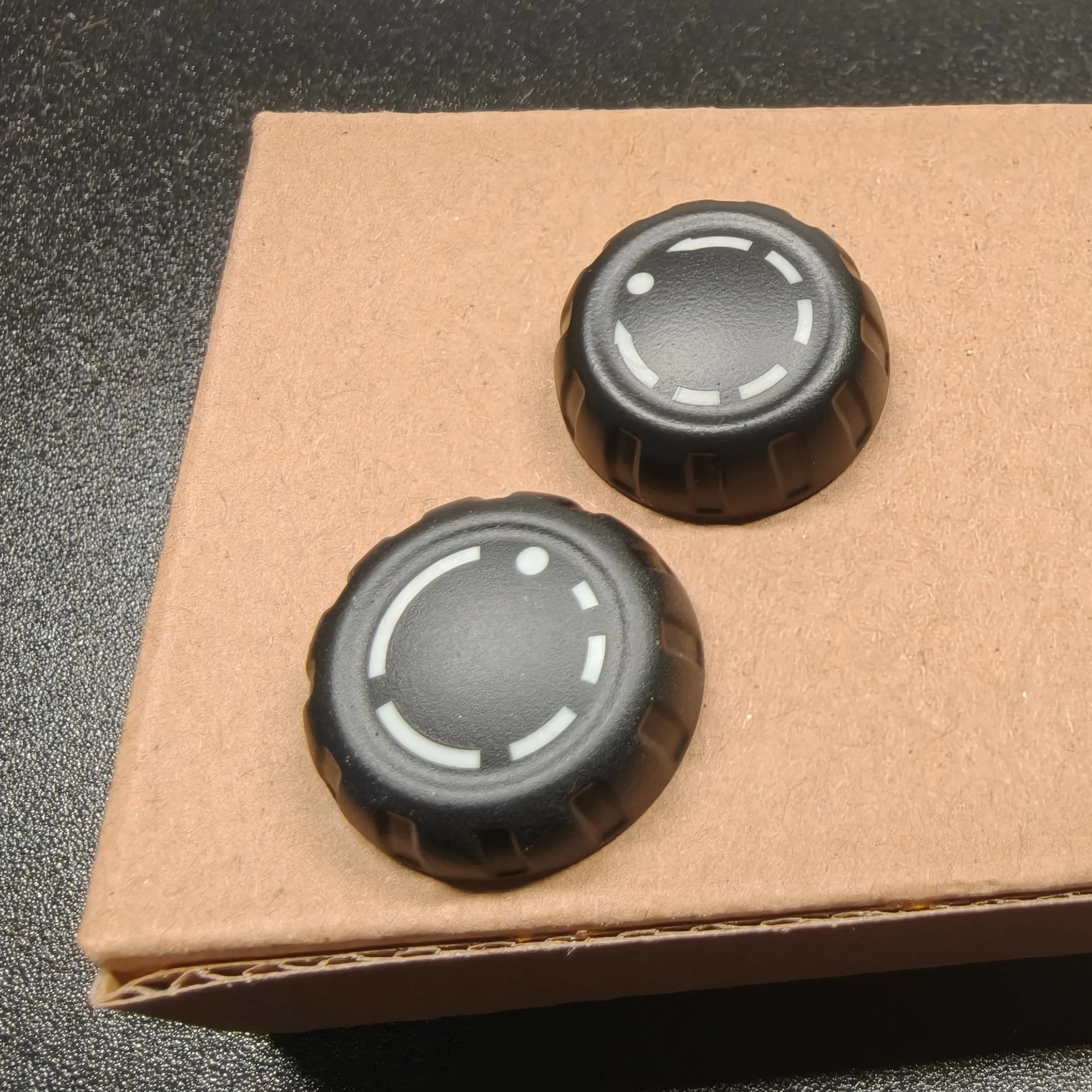 

PCM Radio Replacement Rotary Control Knob Pair Part#99764220100A05 99764220200A For Porsche 911 997/Cayman Boxster 987