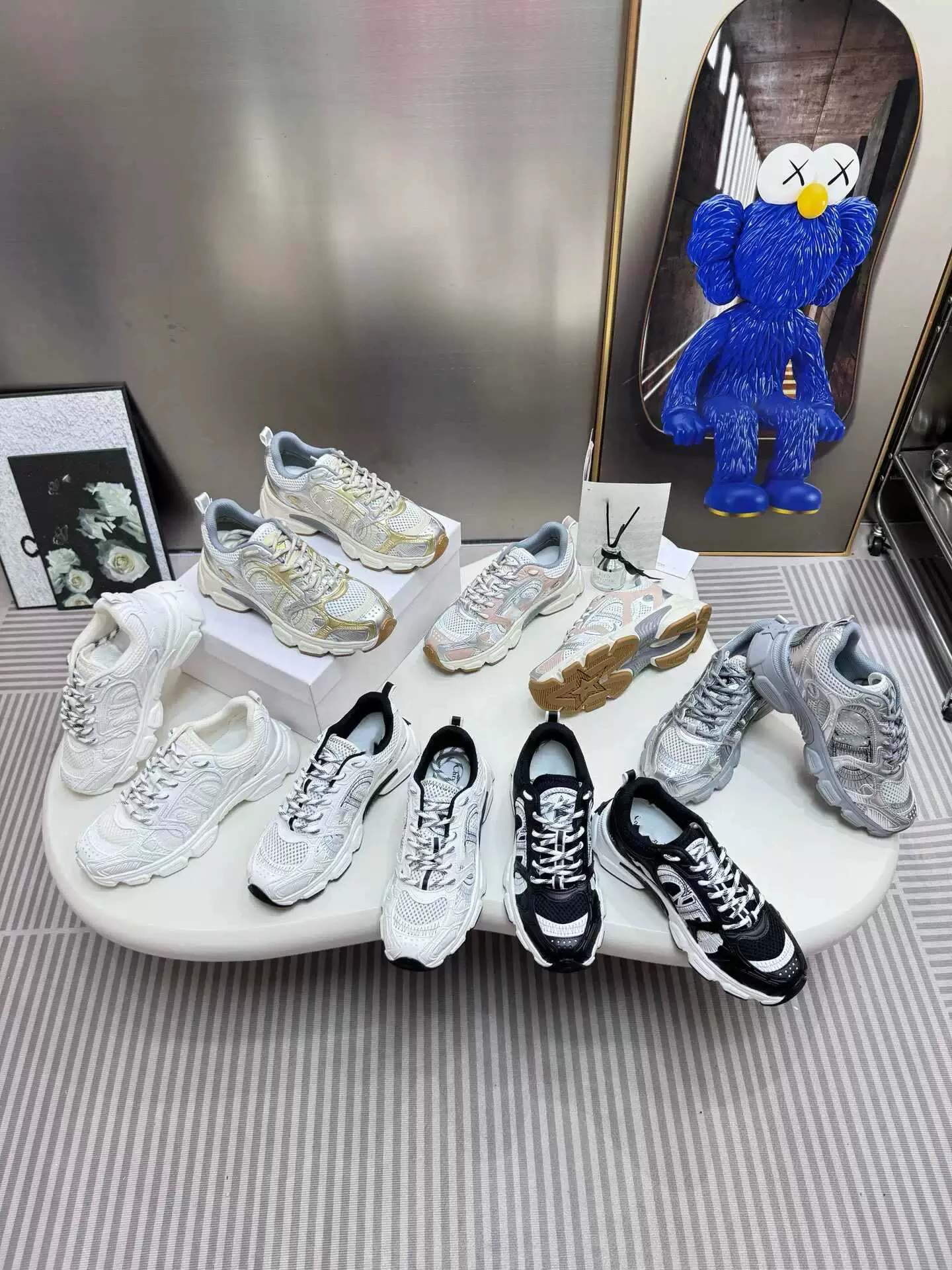 أحذية رياضية عصرية جديدة لعام 2025 بتصميم متعدد الألوان وقاعدة سميكة، أحذية أنيقة غير رسمية بنسيج شبكي، أحذية رياضية خفيفة ال...