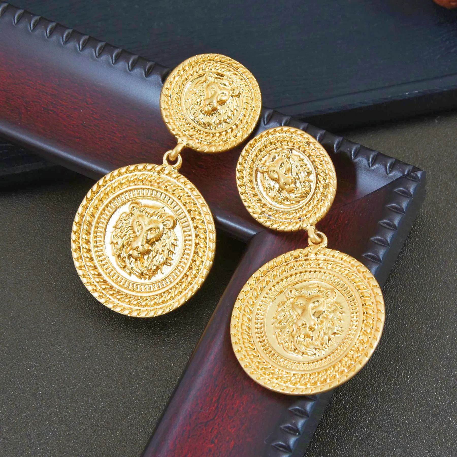 Western retro replica Lion King head exaggerated high quality earrings