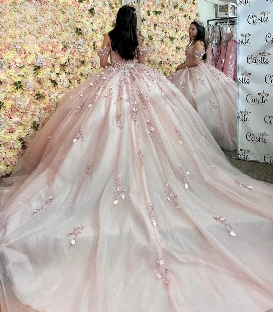 Gaun merah muda Charro Quinceanera gaun bola bahu terbuka Tulle applique Meksiko manis 16 Gaun 15 Anos